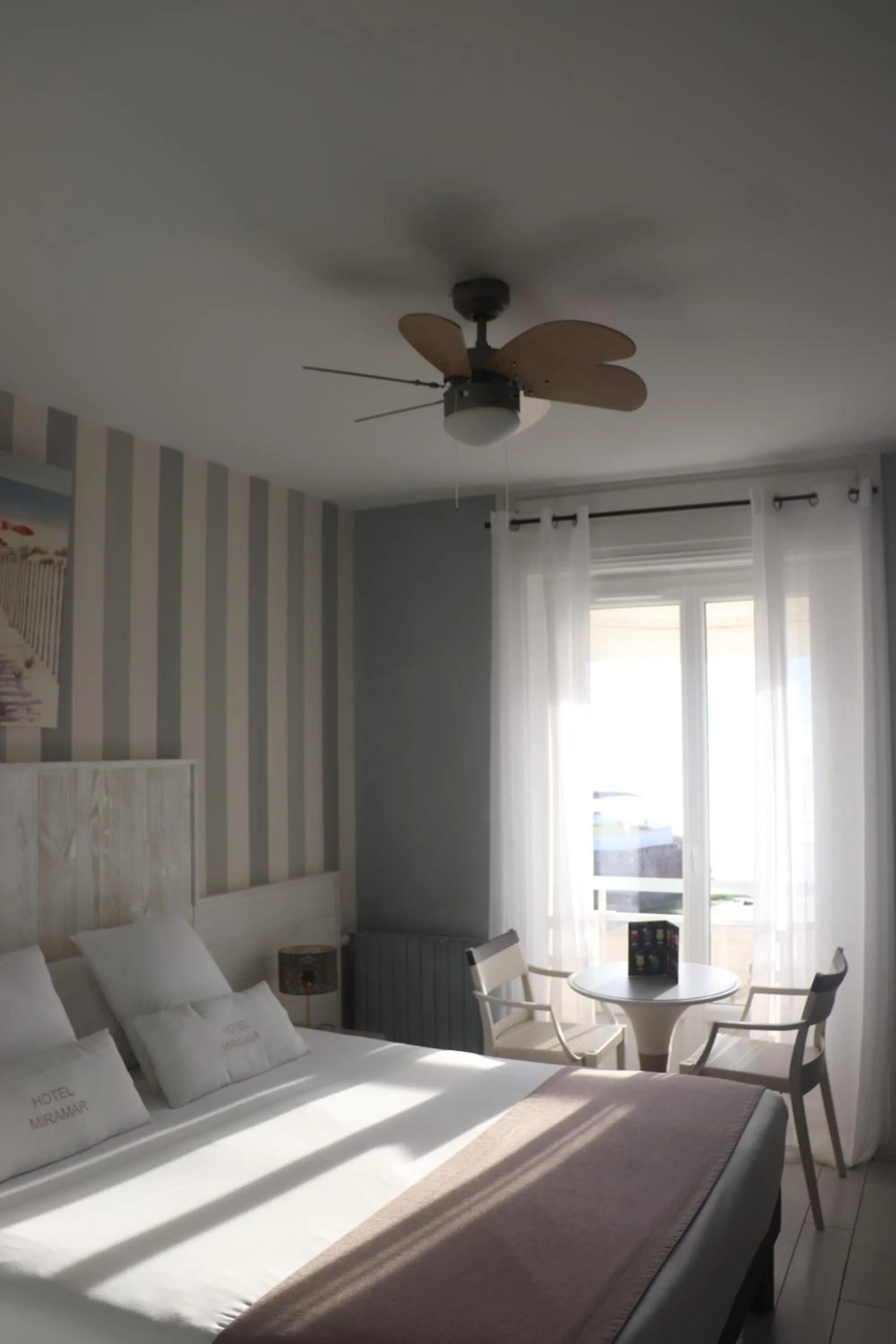 Bedroom, Bed in Hôtel The Originals Miramar, Royan Pontaillac