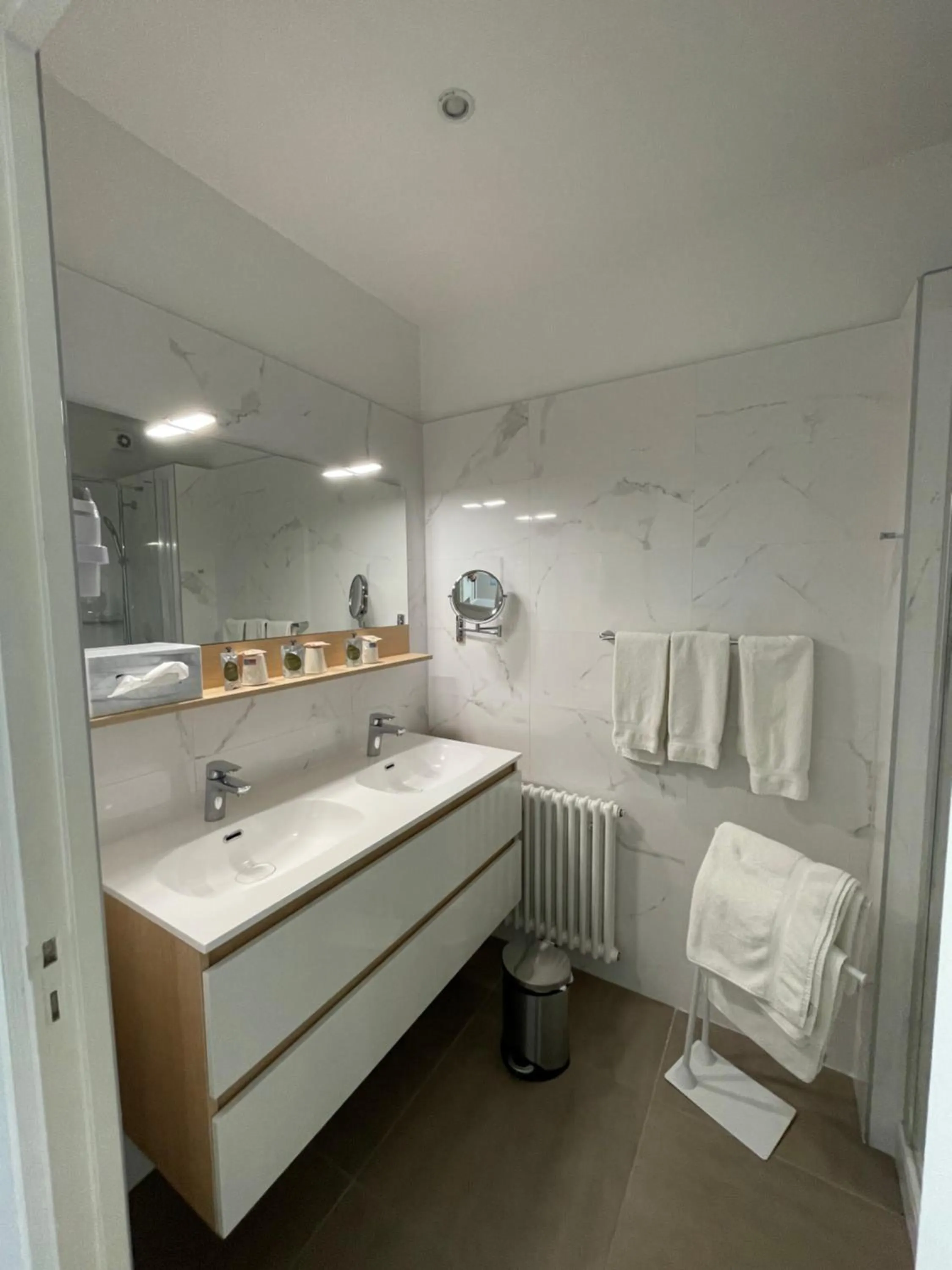 Bathroom in Hôtel The Originals Miramar, Royan Pontaillac