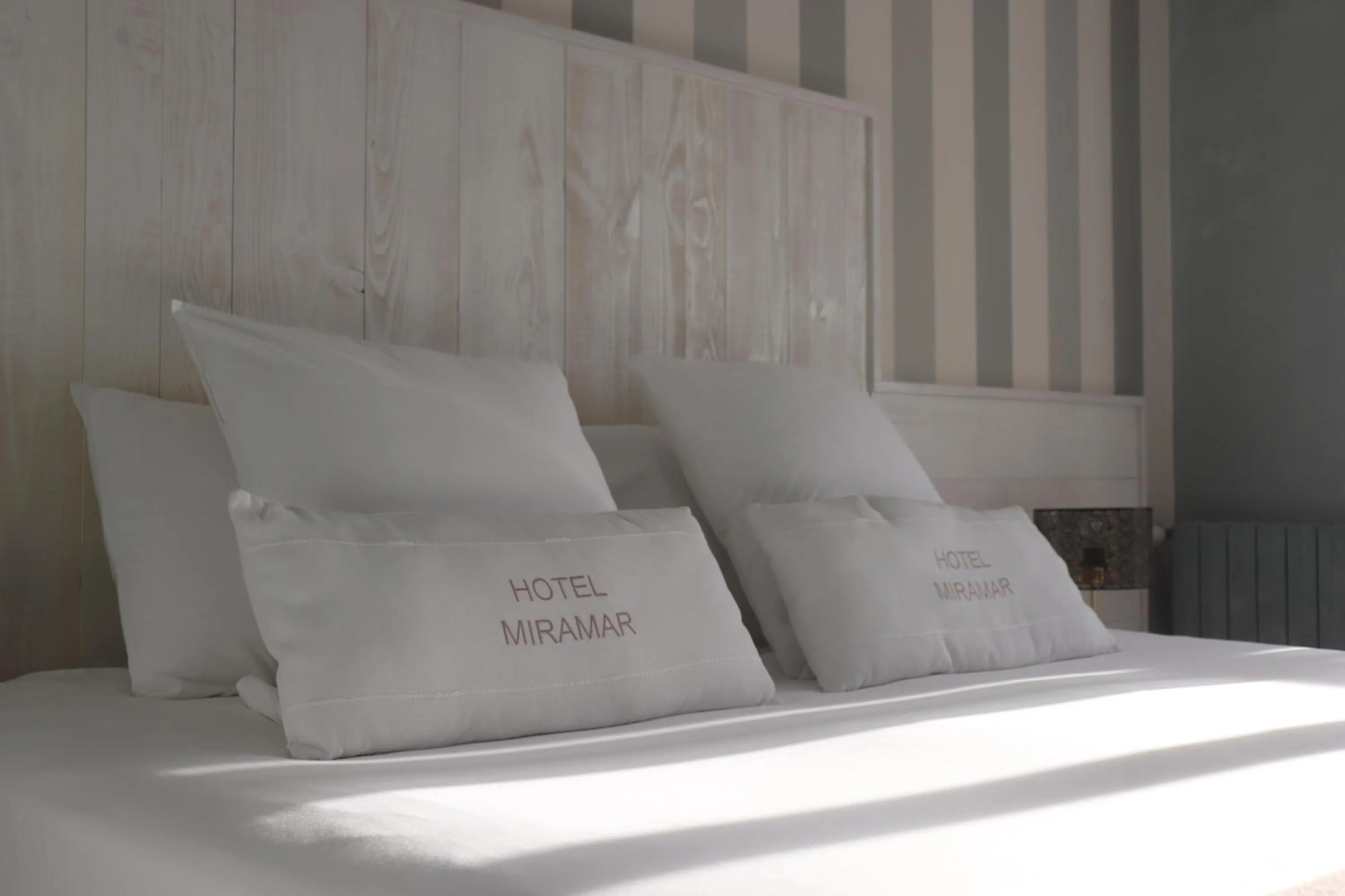 Bedroom, Bed in Hôtel The Originals Miramar, Royan Pontaillac