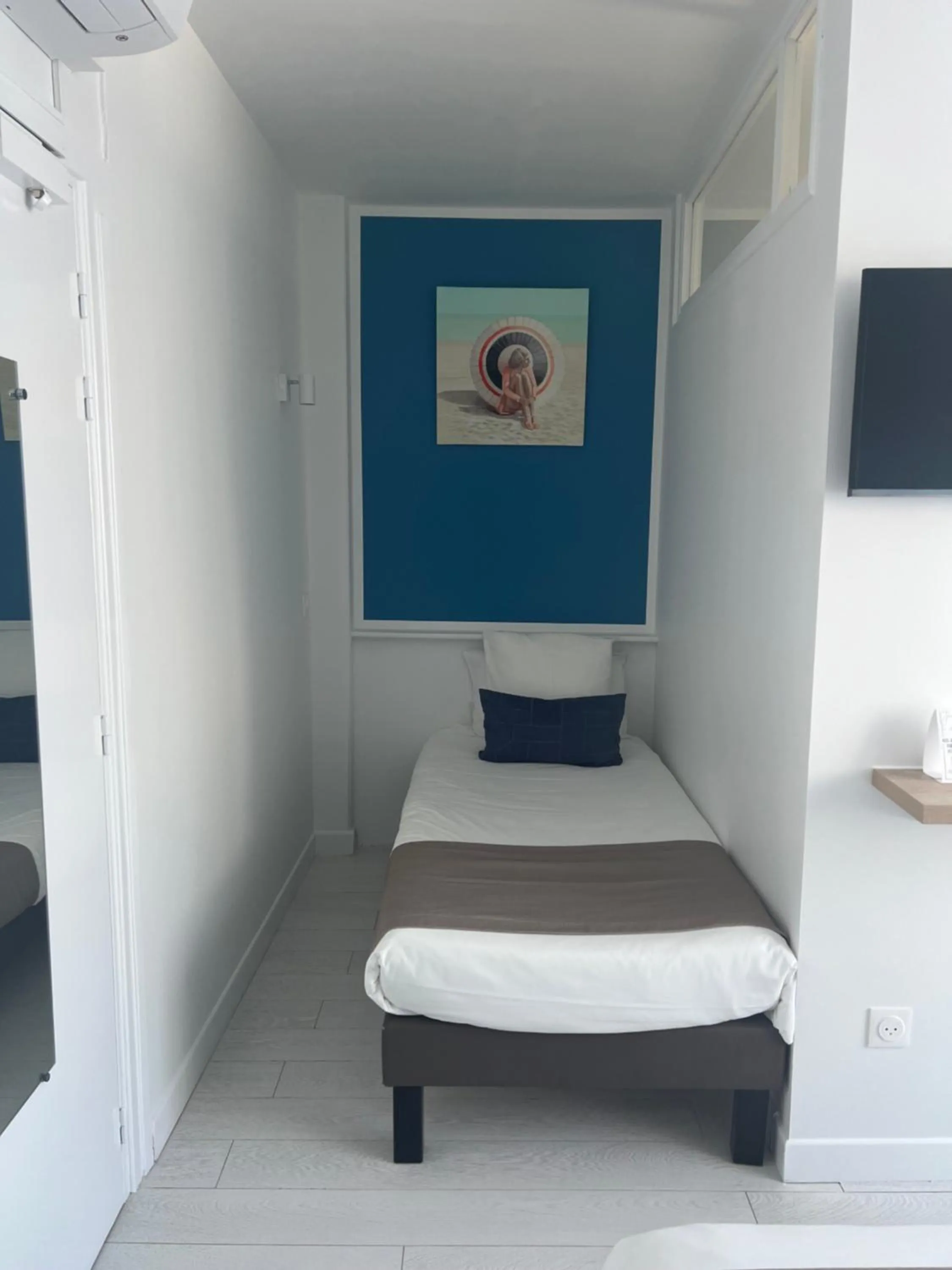 Bed in Hôtel The Originals Miramar, Royan Pontaillac