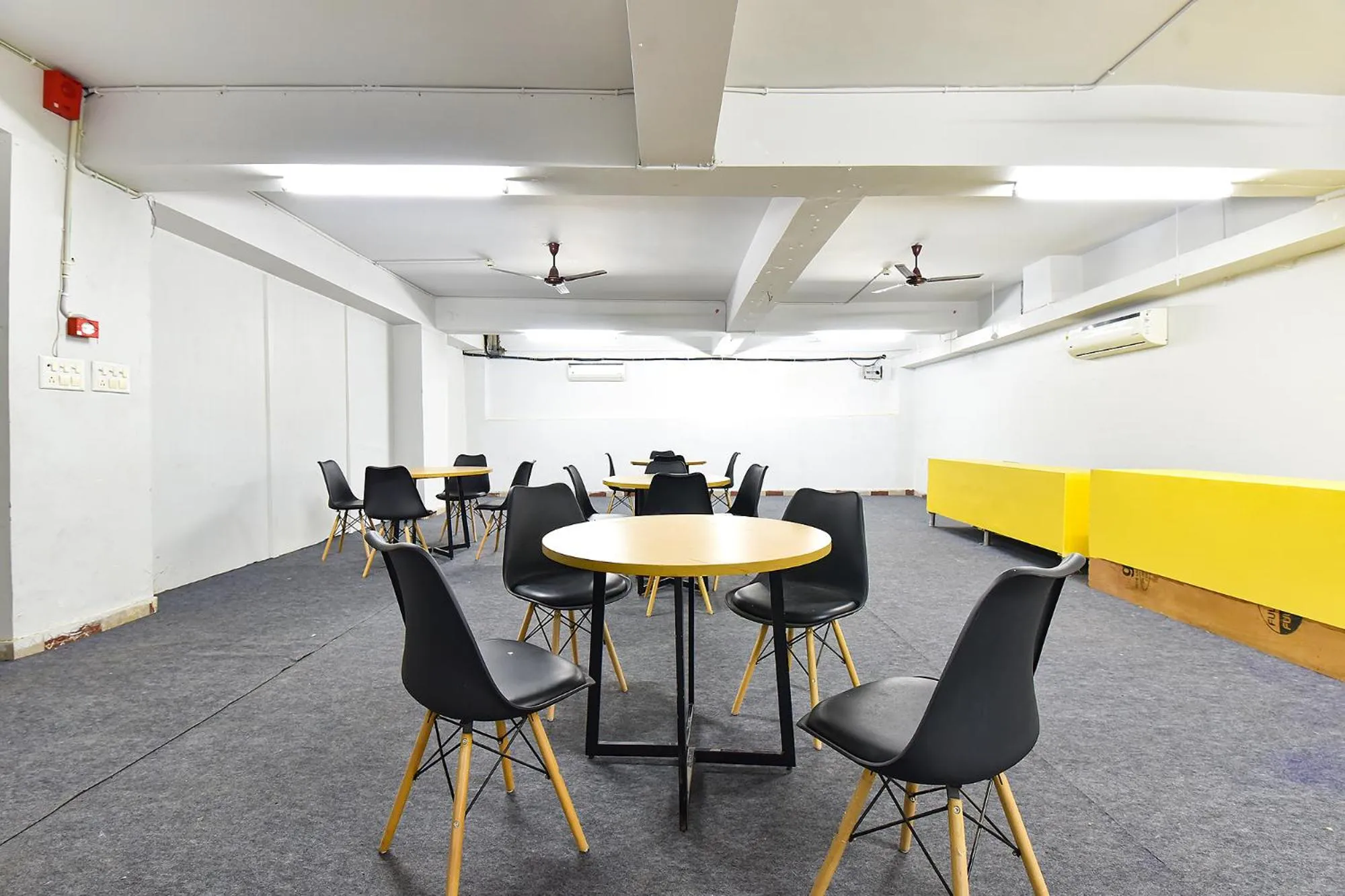 Restaurant/places to eat in FabHotel Rushank Palace