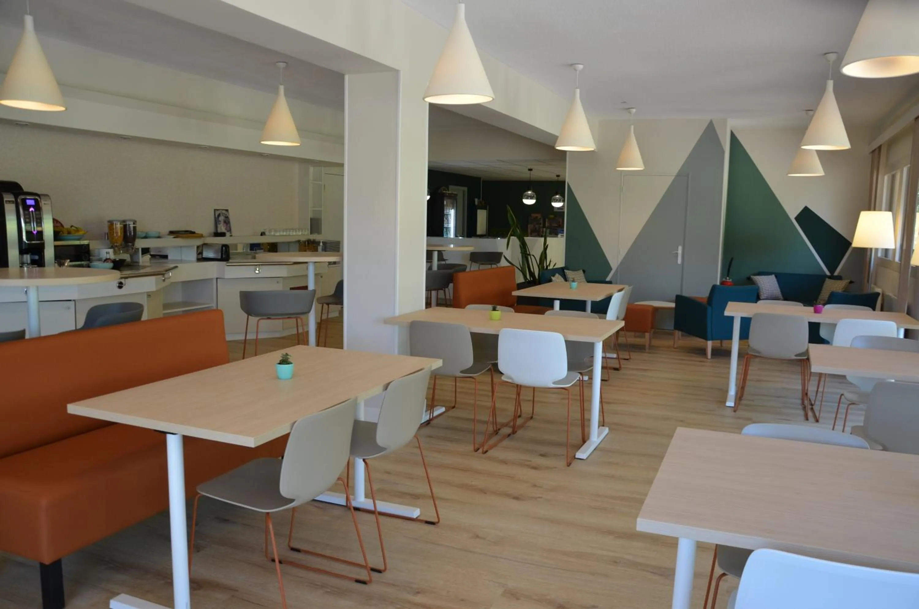 Living room in The Originals City, Hôtel Amys, Tarbes Sud