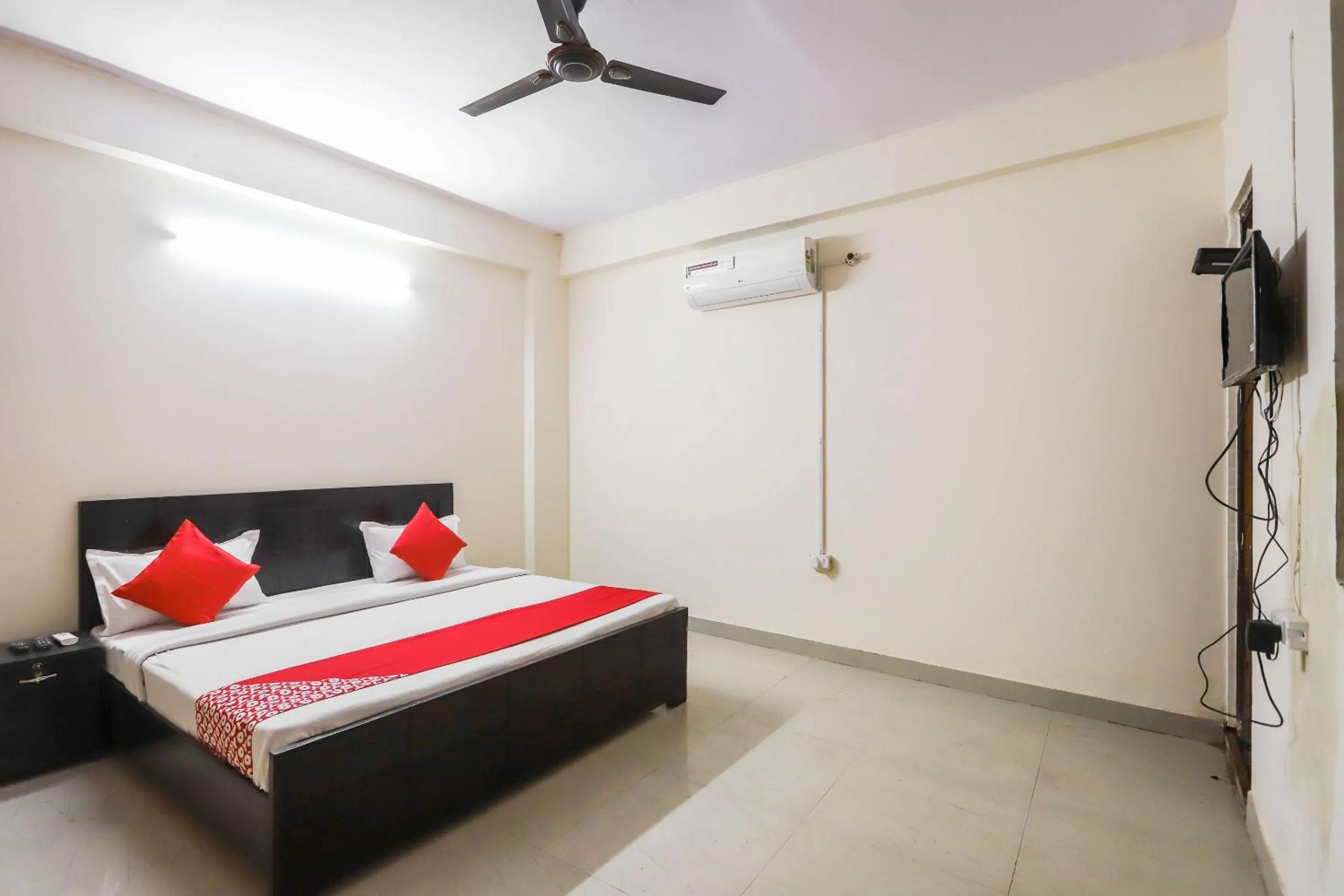 Bedroom, Bed in Hotel O Royal Residency