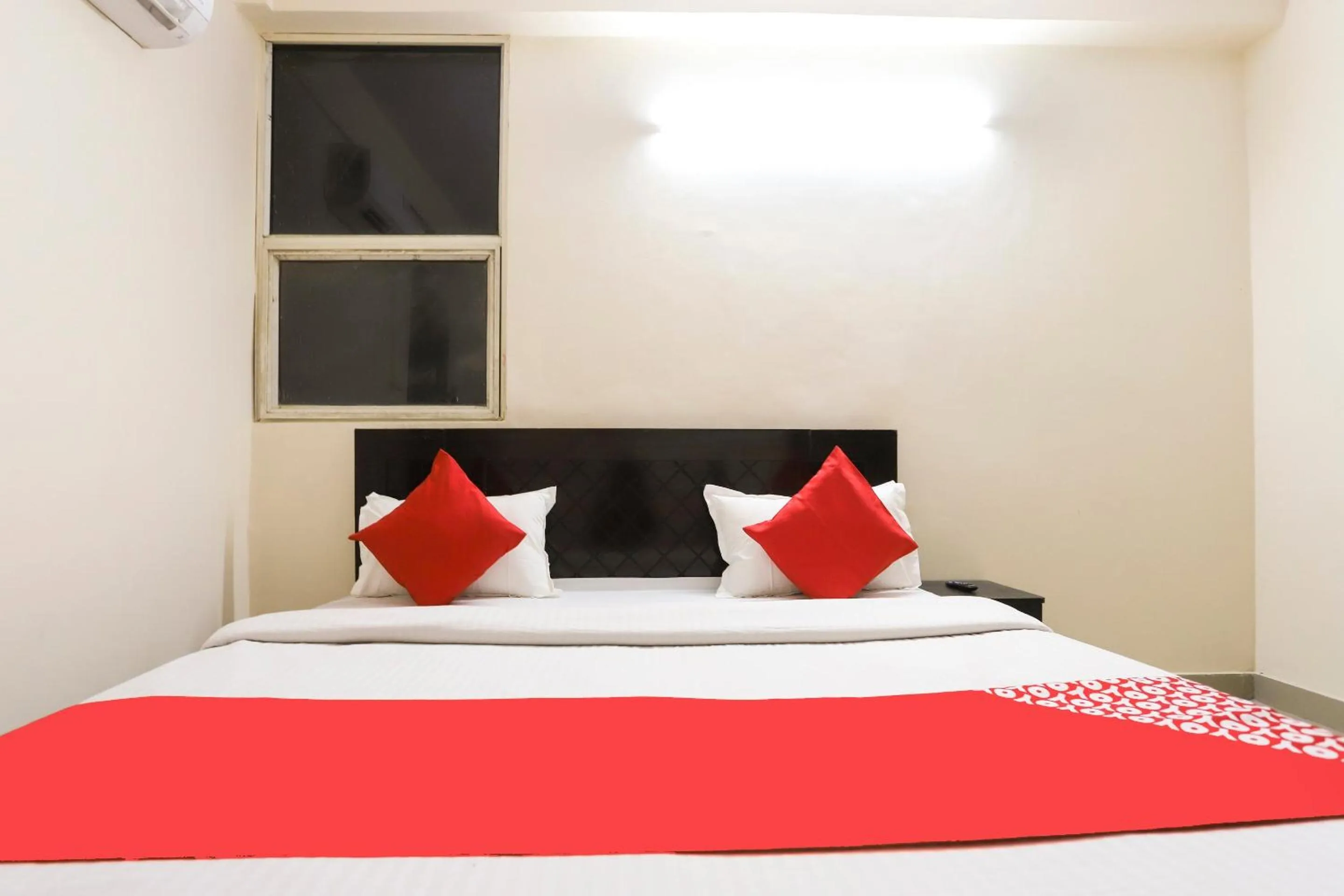 Bedroom, Bed in Hotel O Royal Residency