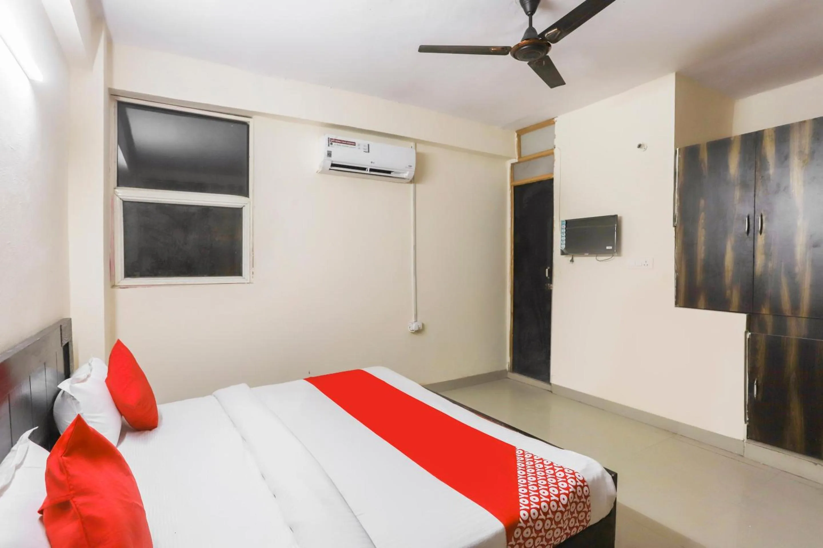 Bedroom, Bed in Hotel O Royal Residency