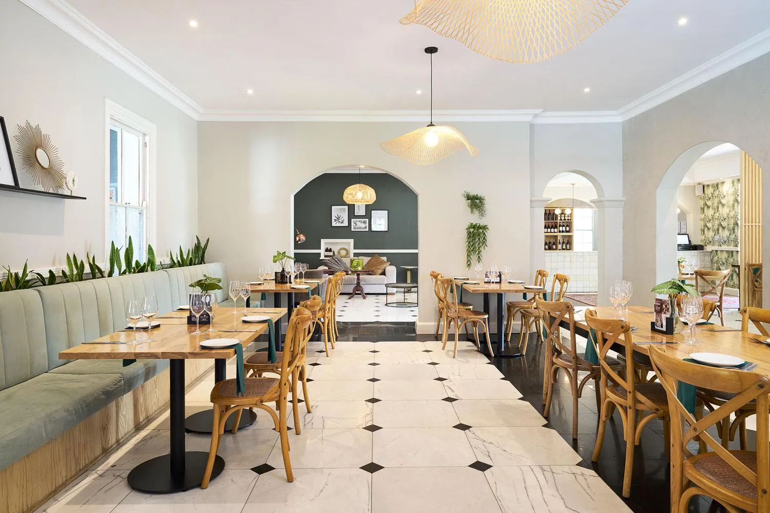 Restaurant/places to eat in Hotel Olivewood