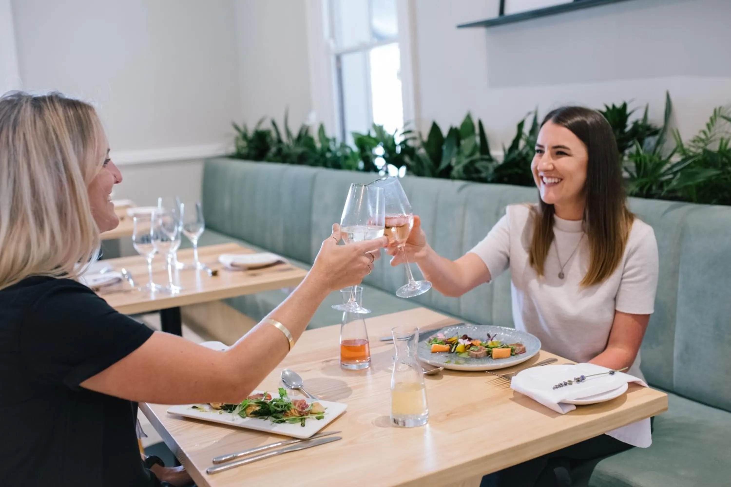 Restaurant/places to eat in Hotel Olivewood