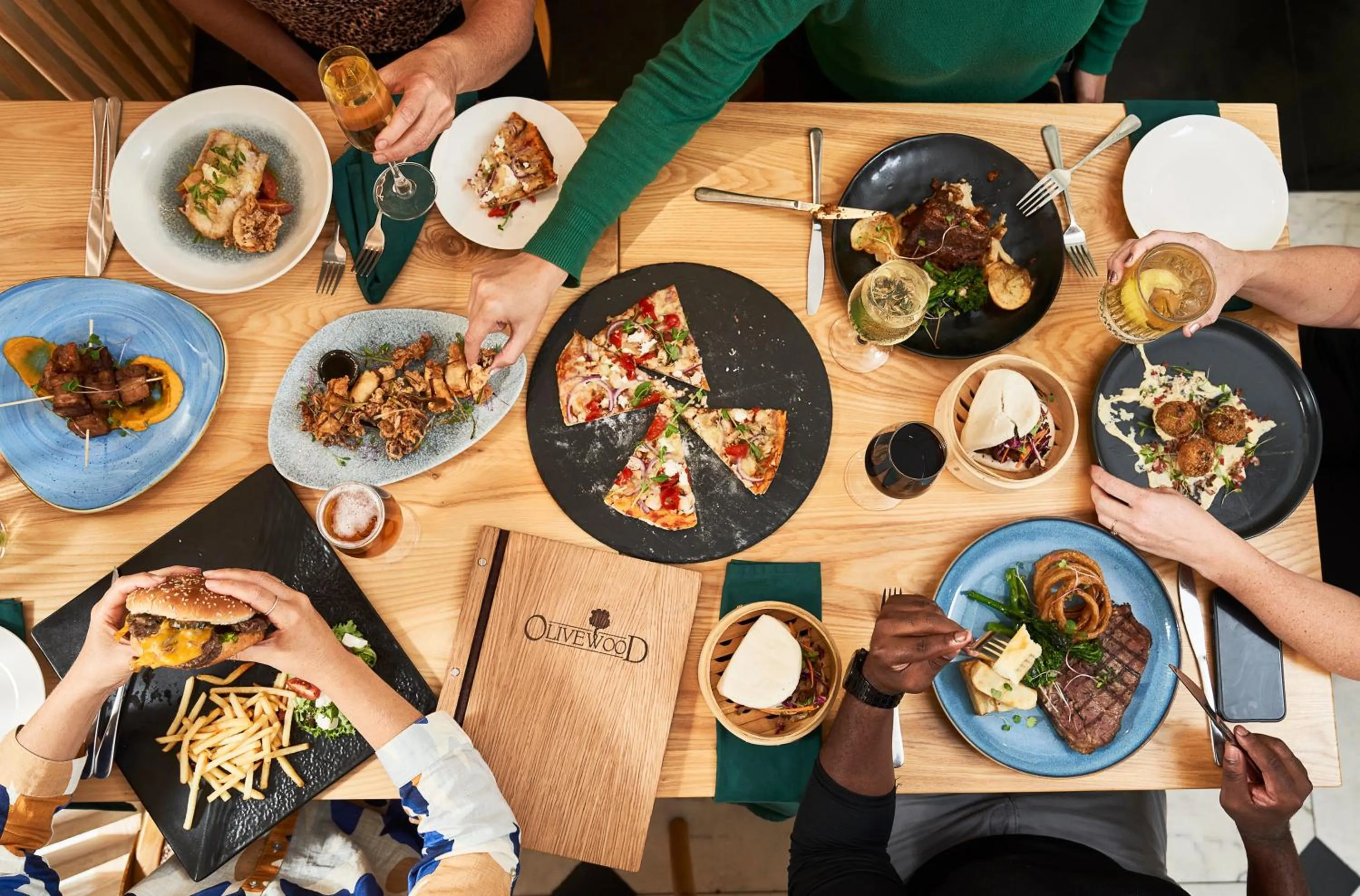 Restaurant/places to eat in Hotel Olivewood