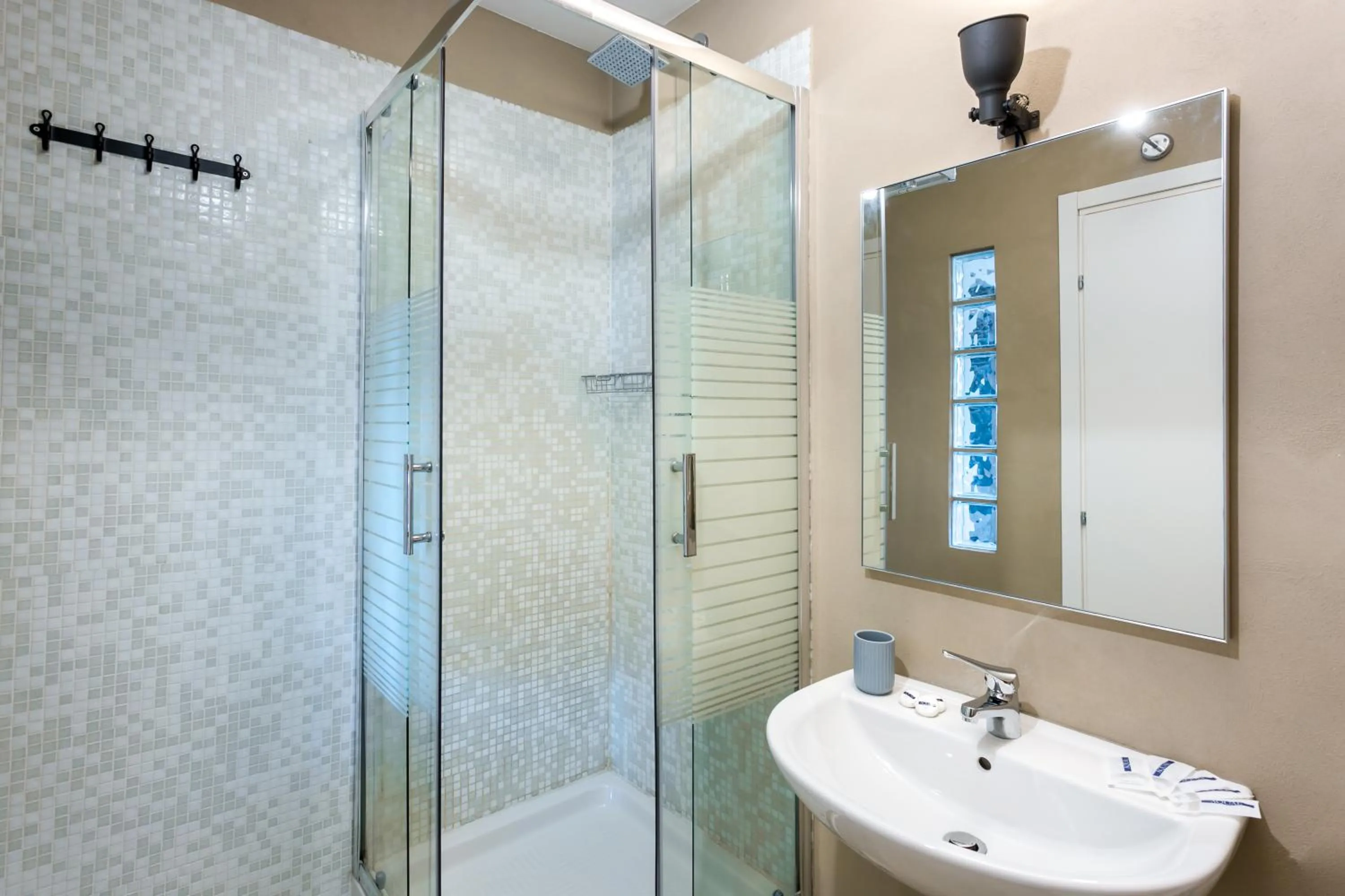 Shower in AmoRoma Suite