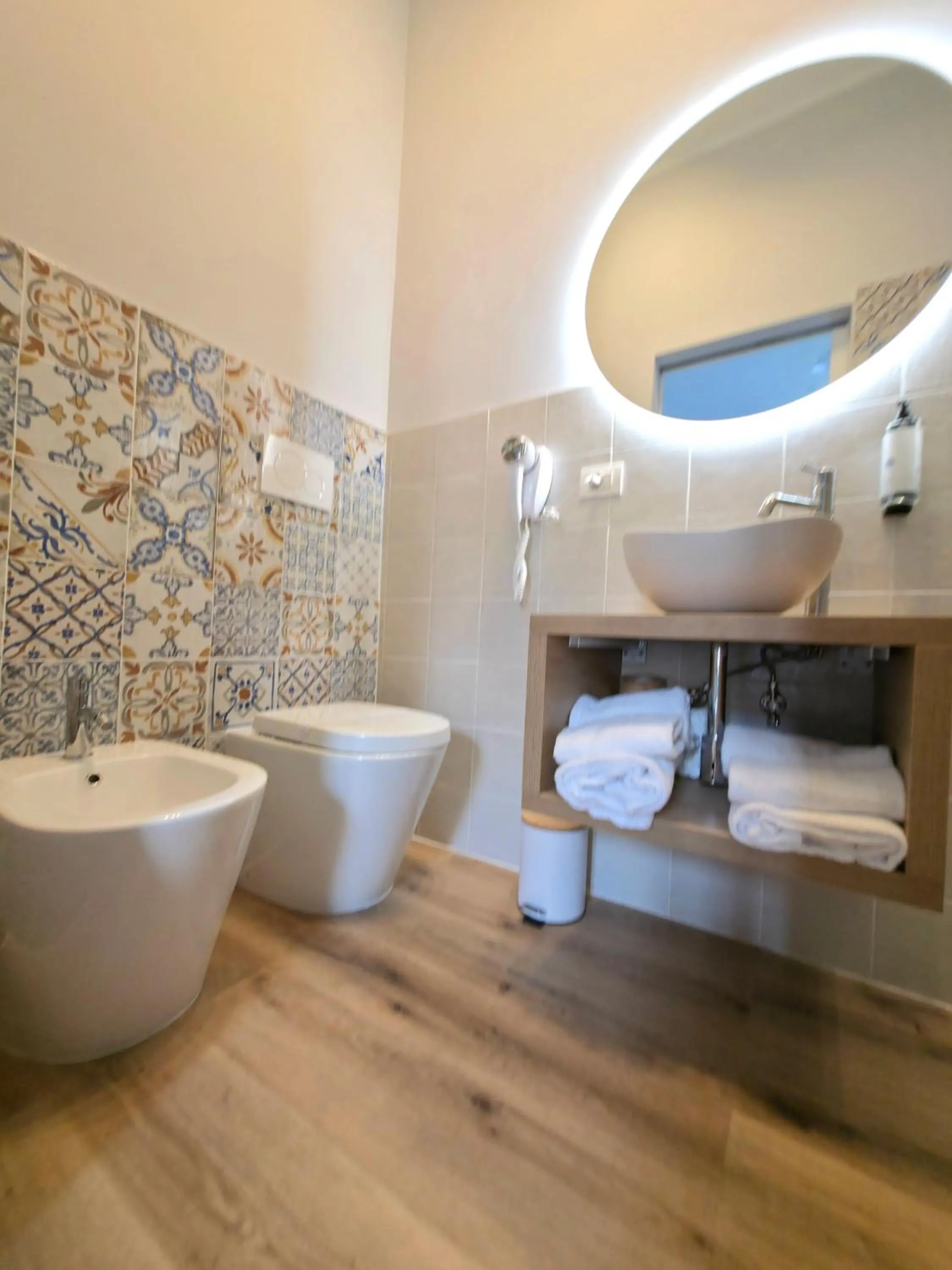 Shower in AmoRoma Suite