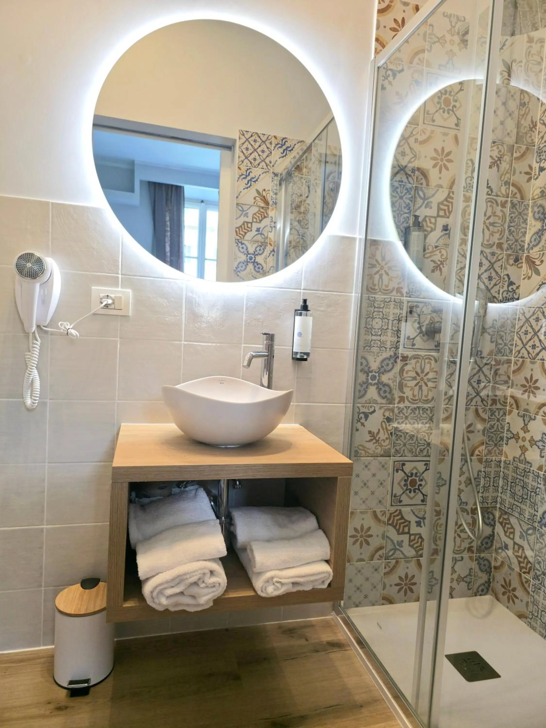Shower in AmoRoma Suite