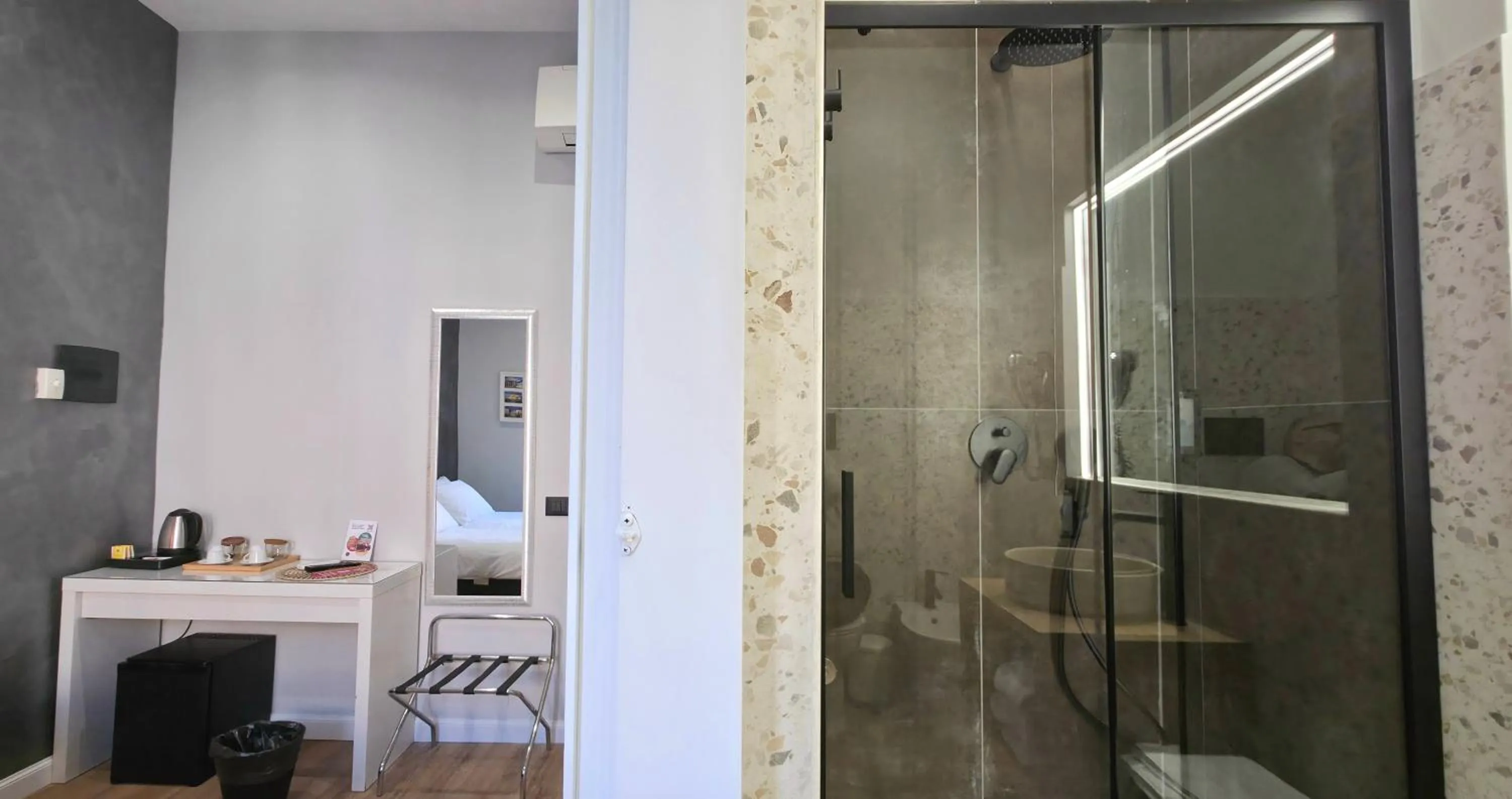 Shower in AmoRoma Suite