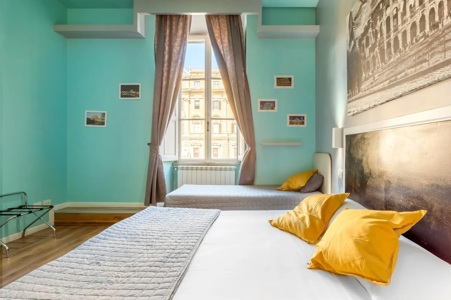 Photo of the whole room, Bed in AmoRoma Suite