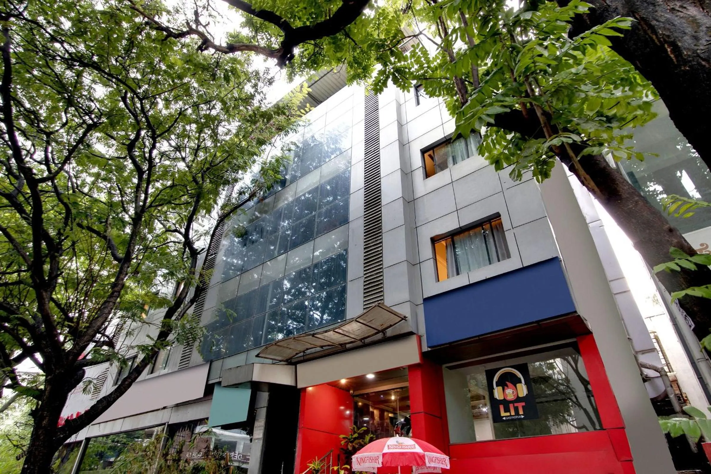 Facade/entrance in Capital O Elegant Amethyst Business Hotel Near Ragigudda Sri Prasanna Anjaneyaswamy Temple