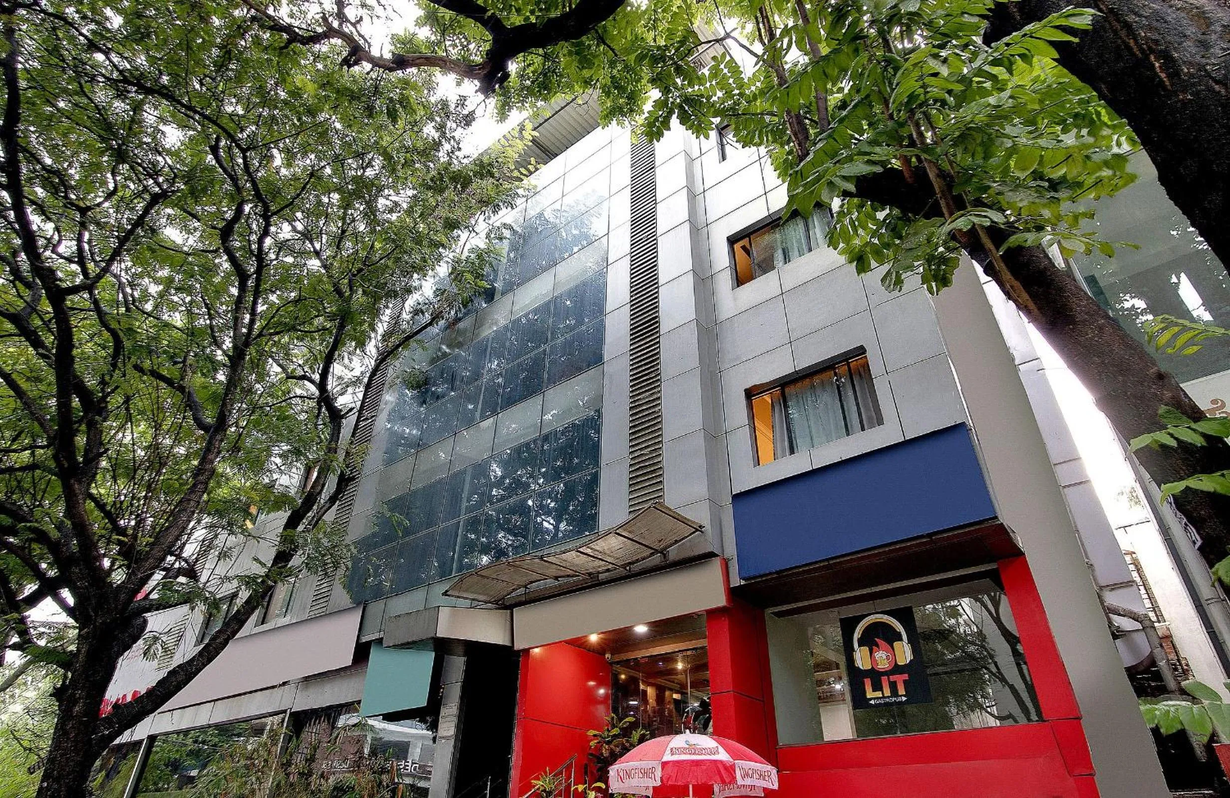 Facade/entrance in Capital O Elegant Amethyst Business Hotel Near Ragigudda Sri Prasanna Anjaneyaswamy Temple
