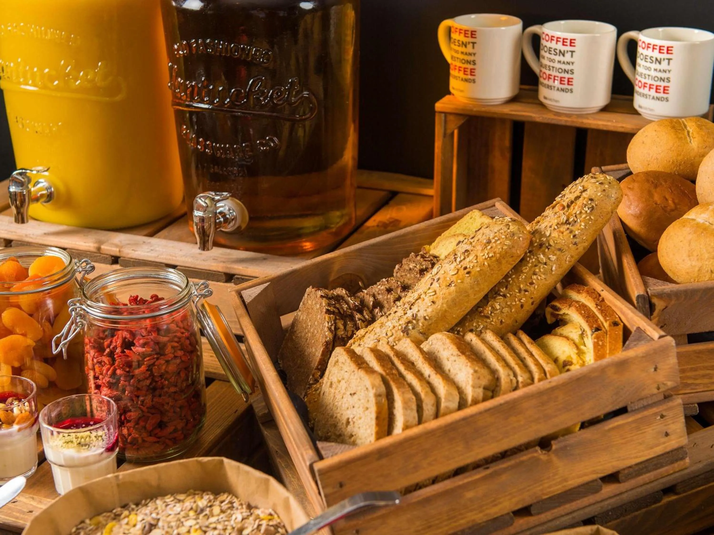 Breakfast in ibis Lorient Centre Hôtelier