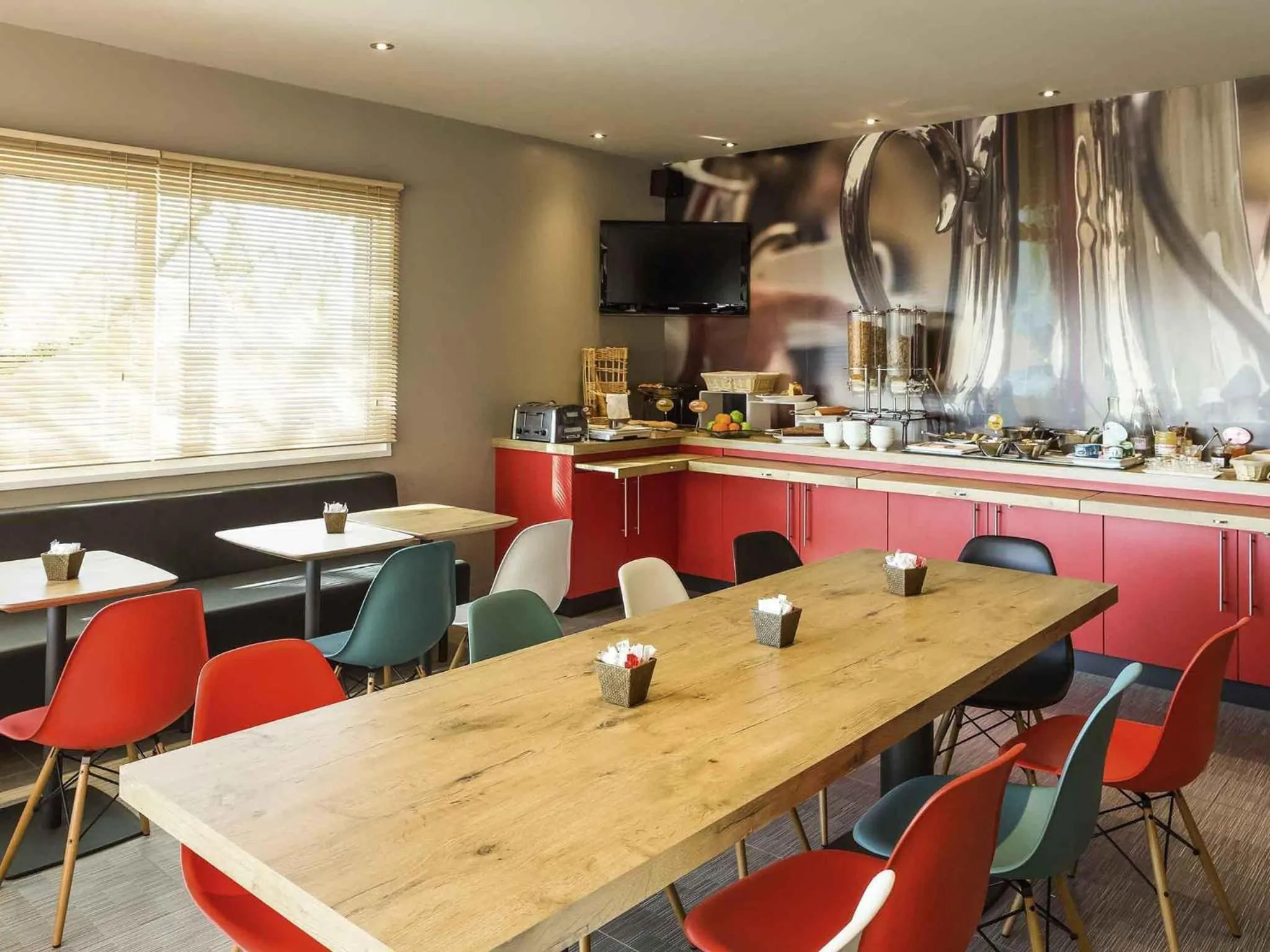 Breakfast in ibis Lorient Centre Hôtelier