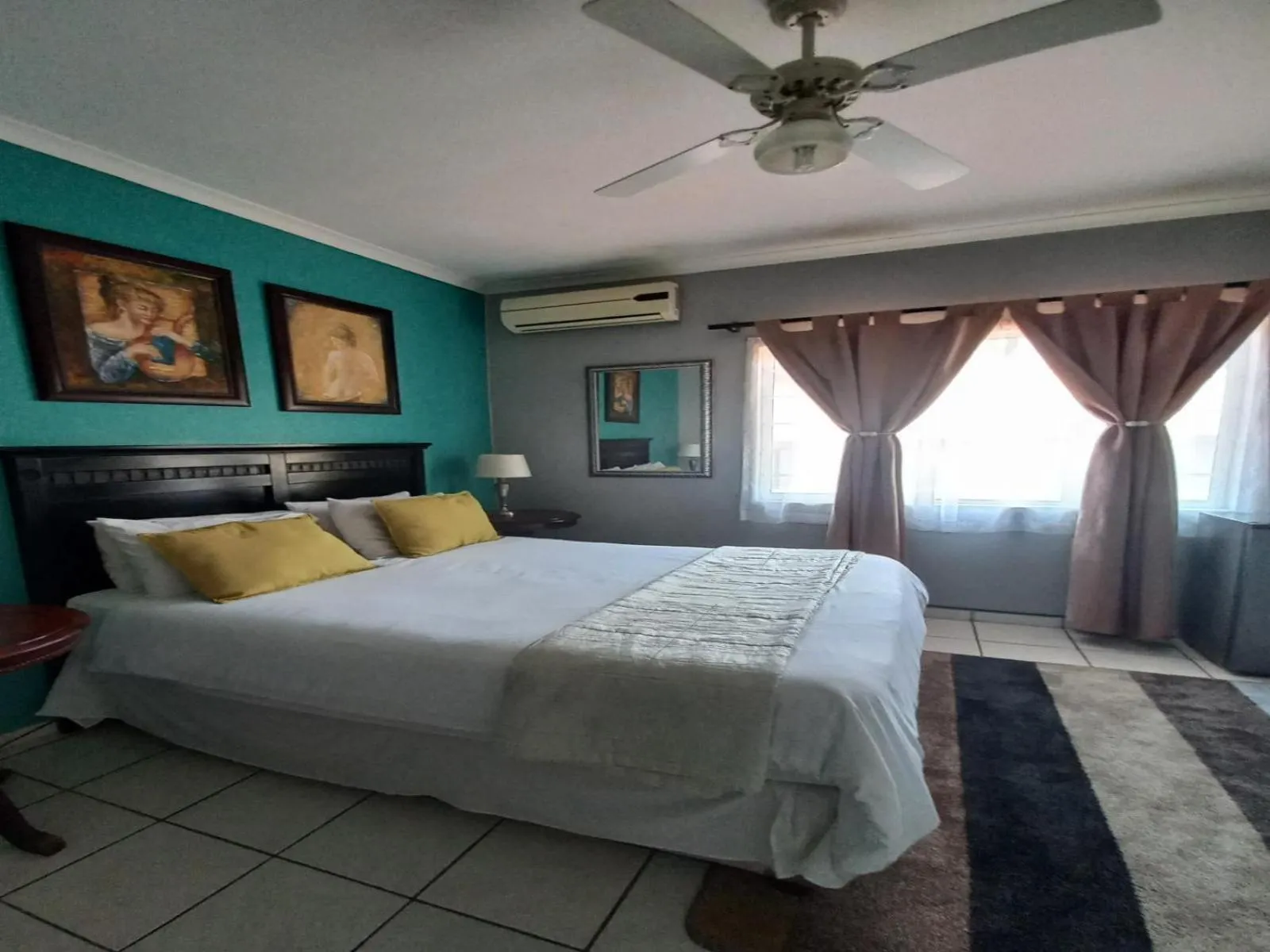 Living room, Bed in Bougainvillea BNB