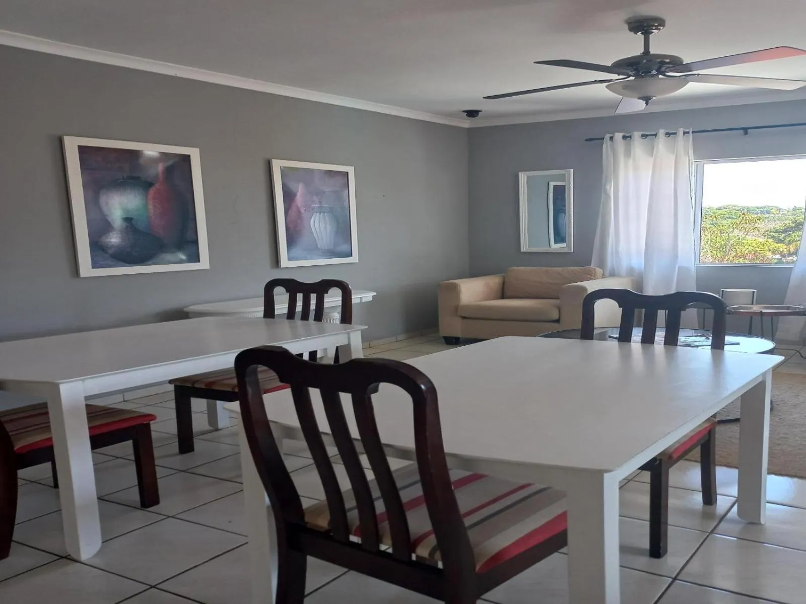 Communal lounge/ TV room in Bougainvillea BNB