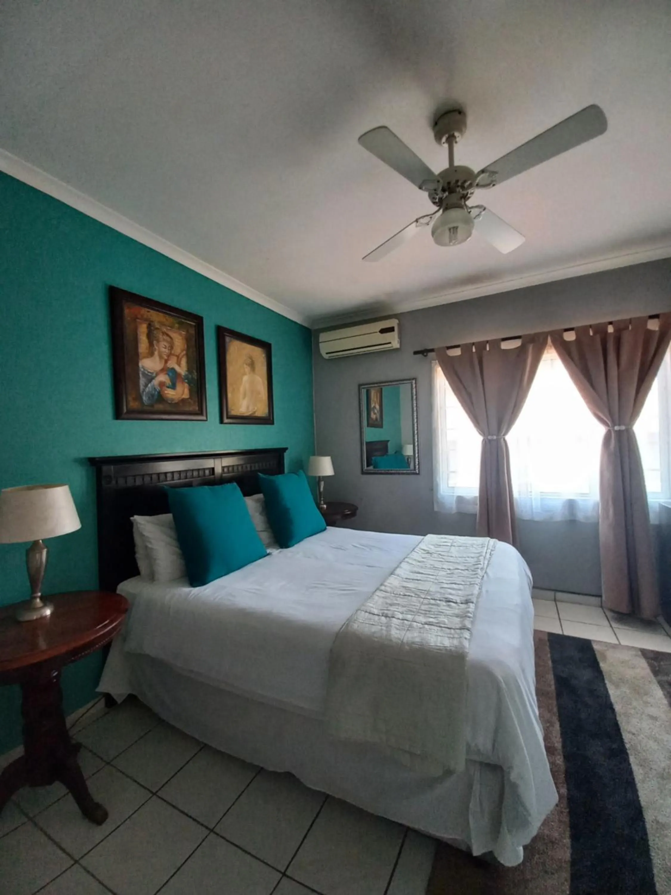 Photo of the whole room, Bed in Bougainvillea BNB