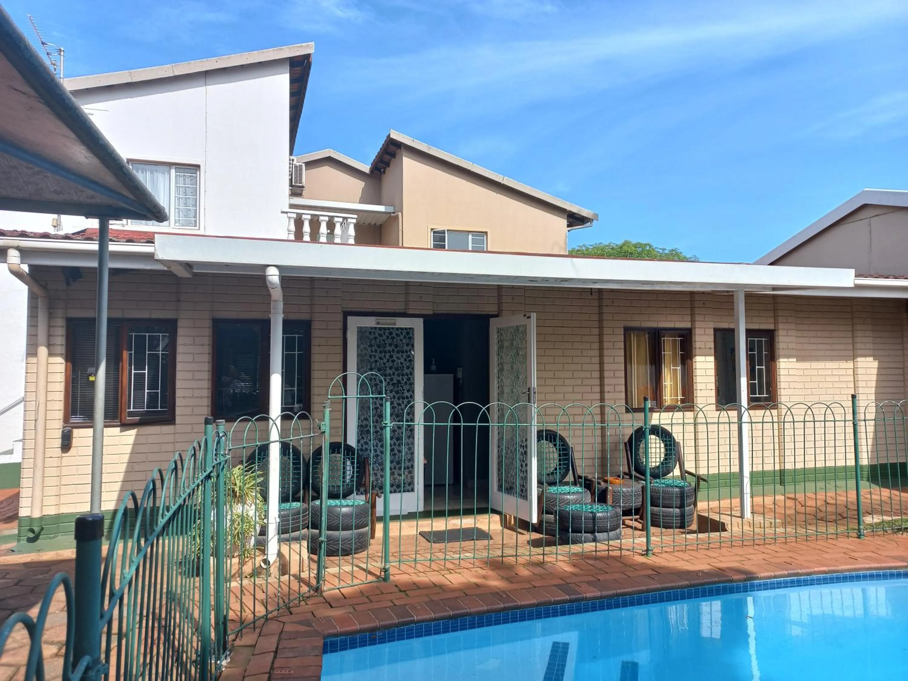 Swimming pool in Bougainvillea BNB