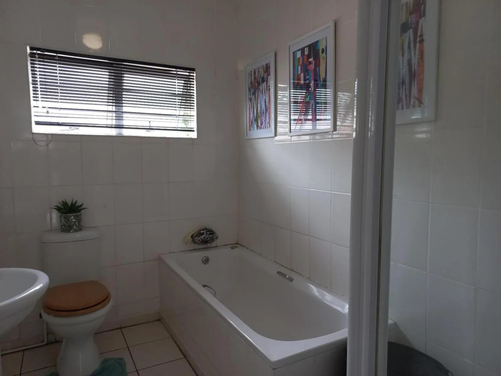 Bathroom in Bougainvillea BNB