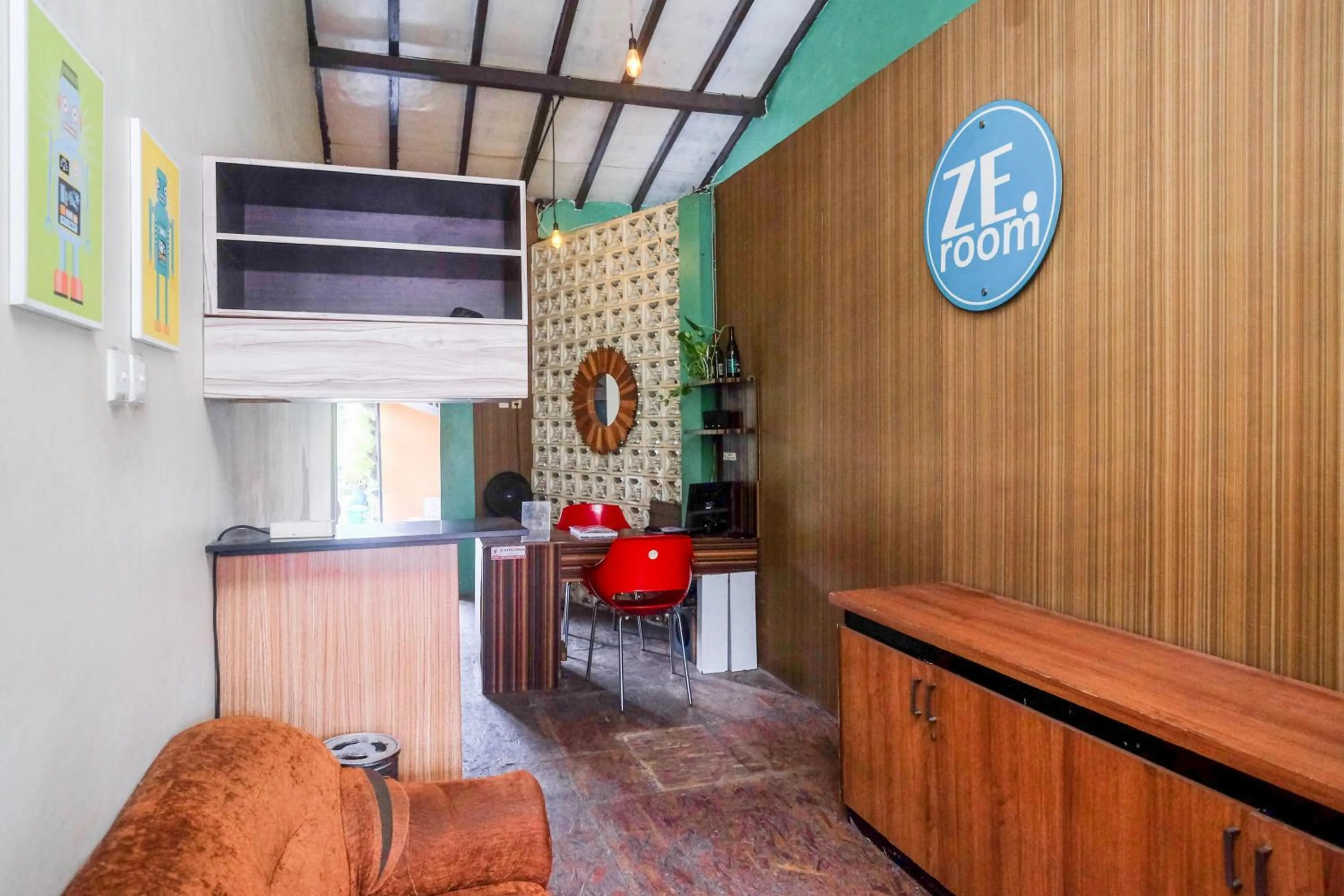 Lobby or reception in RedDoorz near Lotte Mart Maguwoharjo Yogyakarta