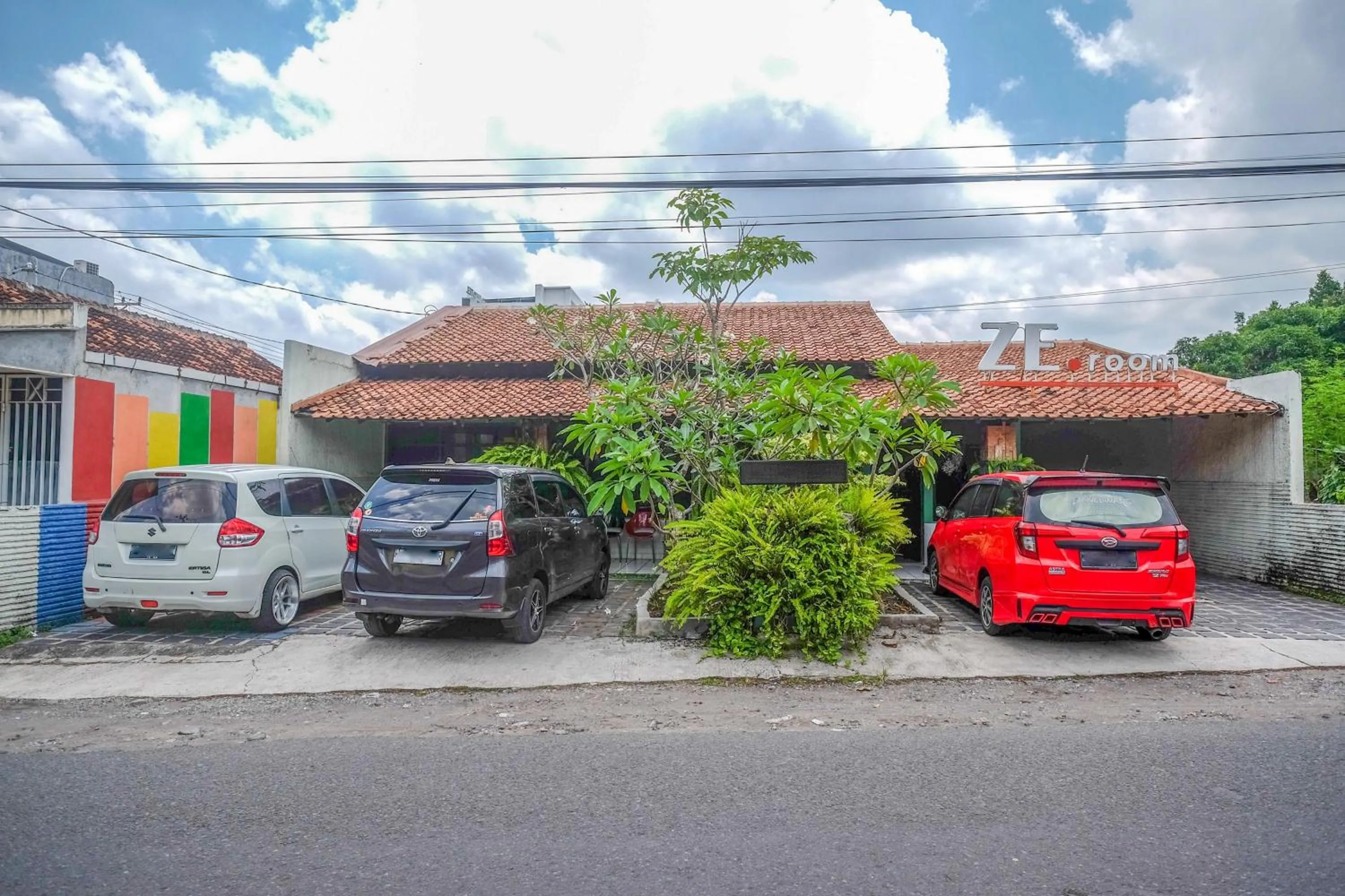 Parking in RedDoorz near Lotte Mart Maguwoharjo Yogyakarta