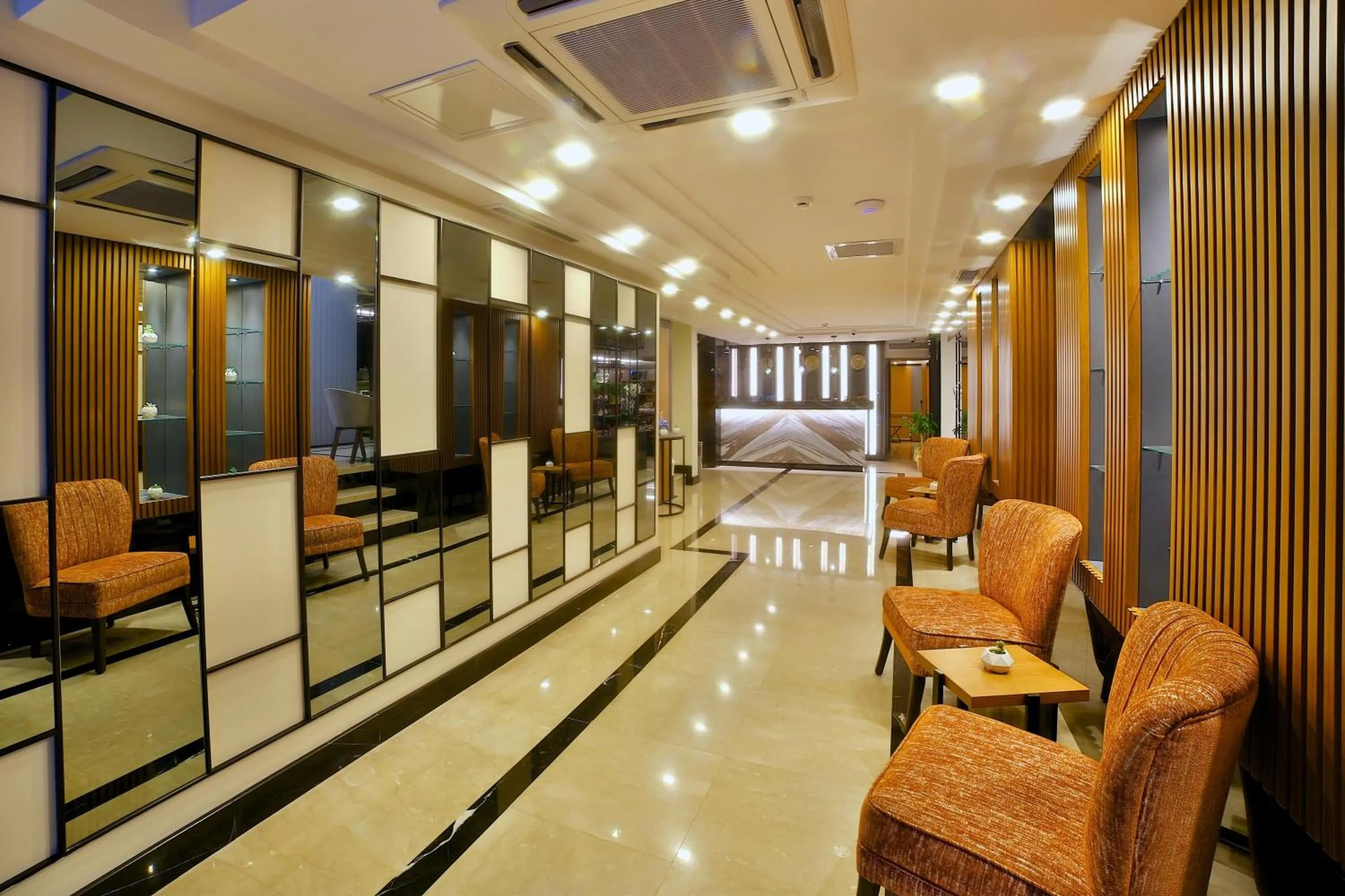Lobby or reception in SORRISO HOTEL DUE