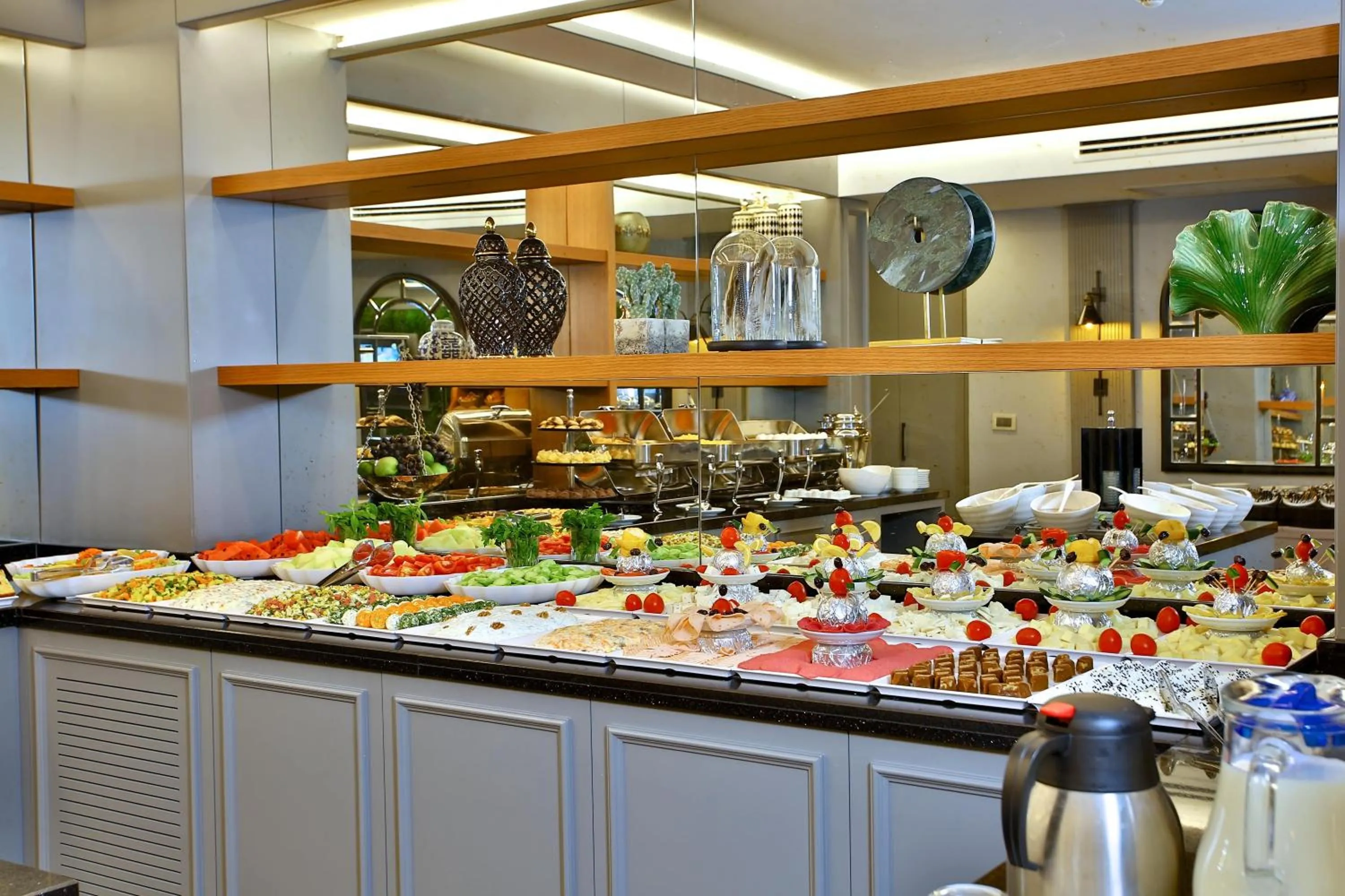 Restaurant/places to eat in SORRISO HOTEL DUE