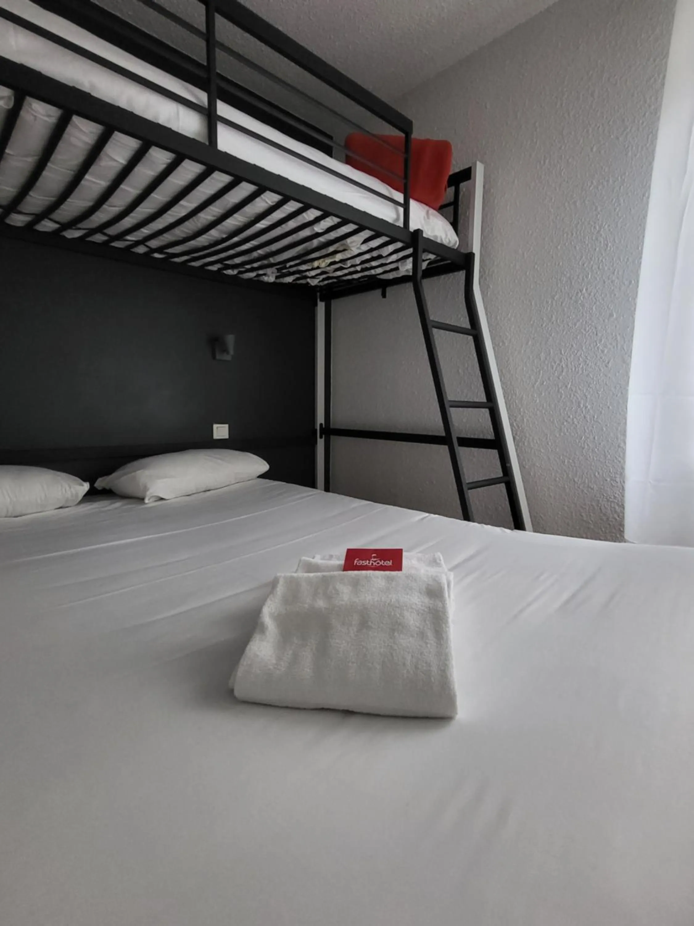 Toilet, Bed in Fasthôtel Limoges Nord - FH Confort