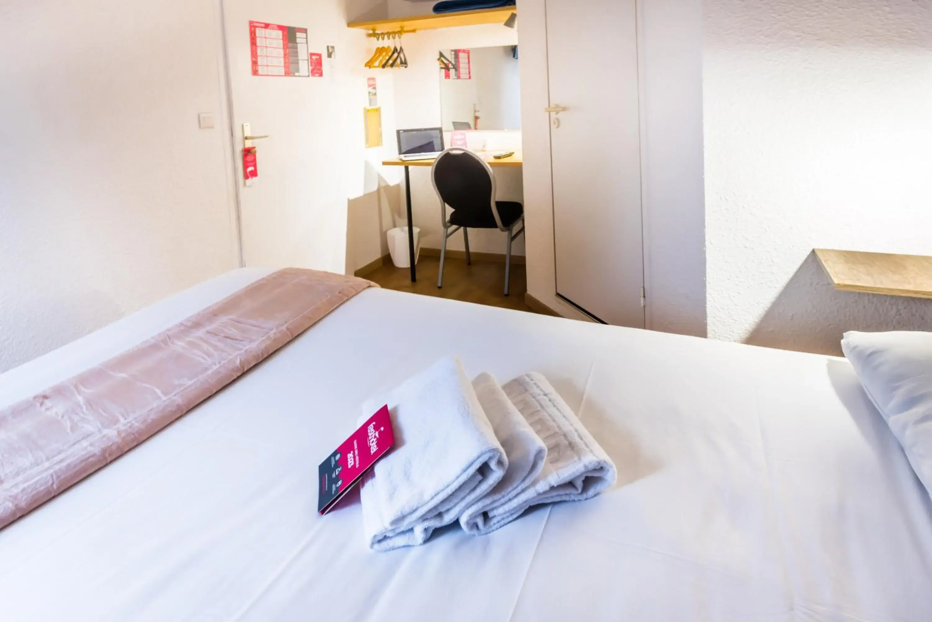Double Room in Brit Hôtel Essentiel Limoges Nord Calme, Parking gratuit, accès rapide A20 Double Room in Brit Hôtel Essentiel Limoges Nord Calme, Parking gratuit, accès rapide A20