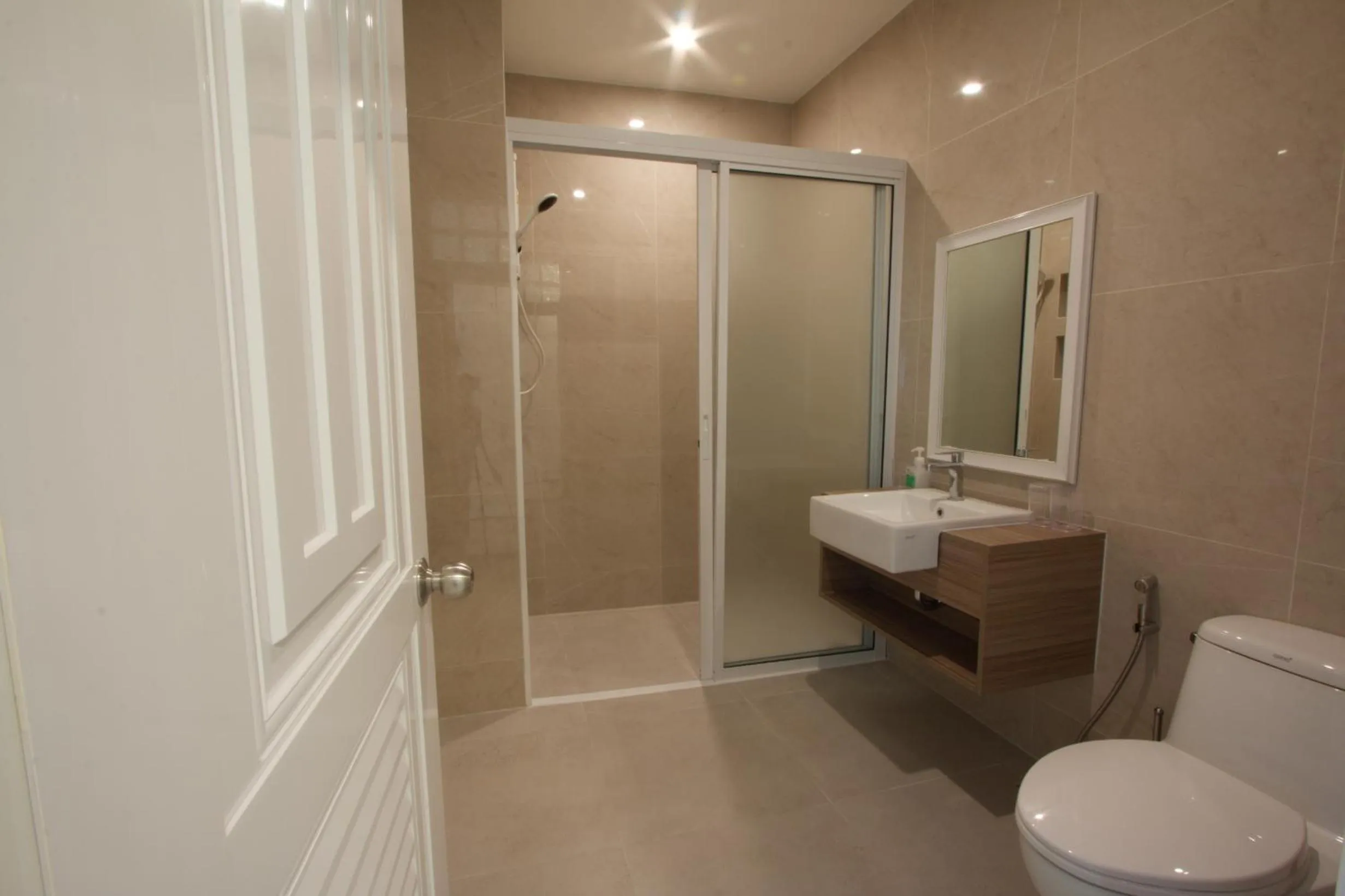 Toilet in Airee Premier Residence