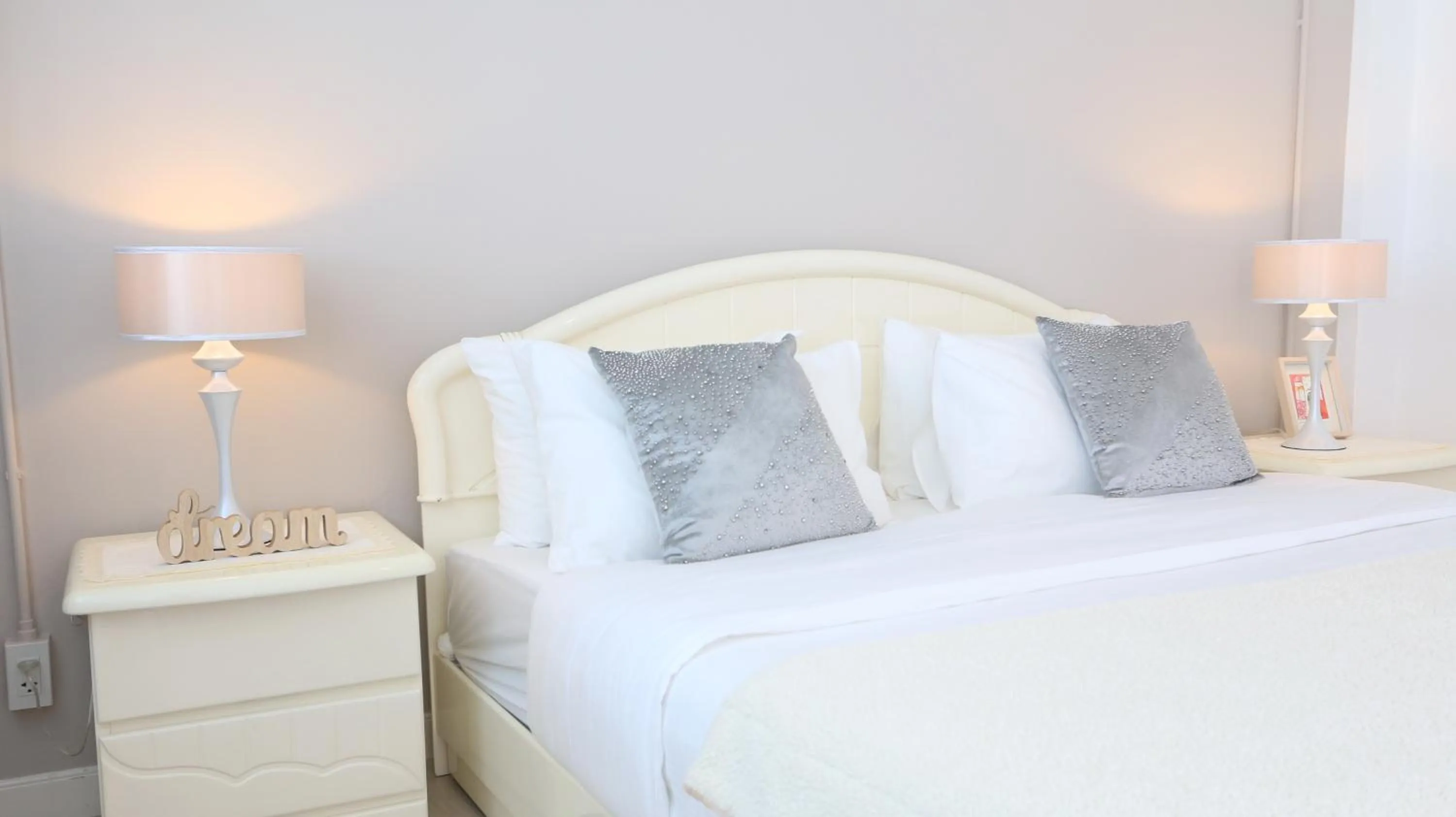 Bed in Airee Premier Residence