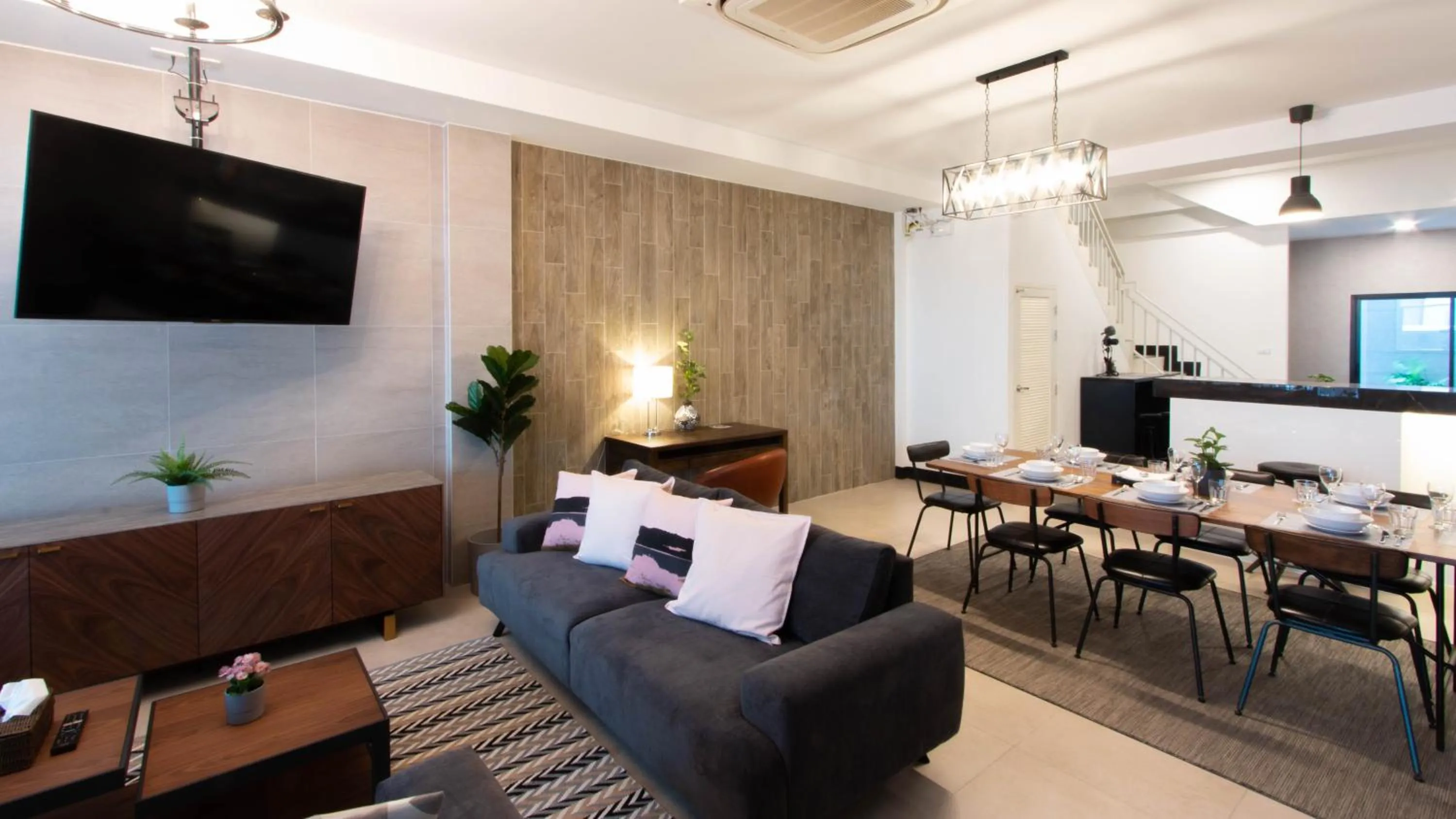 TV and multimedia in Airee Premier Residence