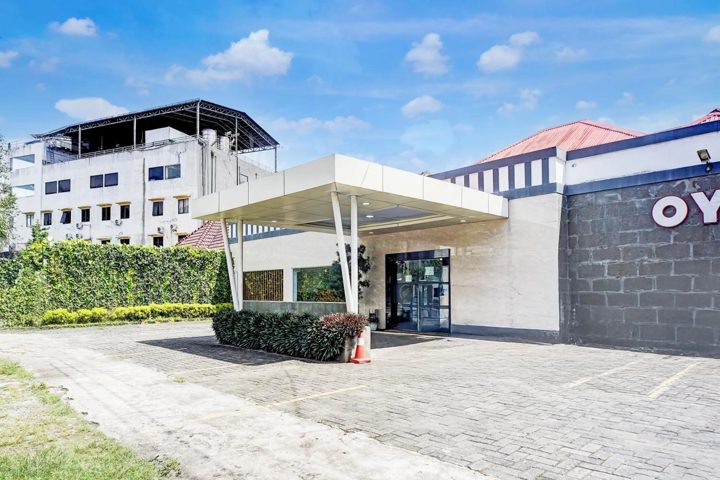 Facade/entrance in Hotel O Medan City Near Sun Plaza Formerly Residence Anugrah