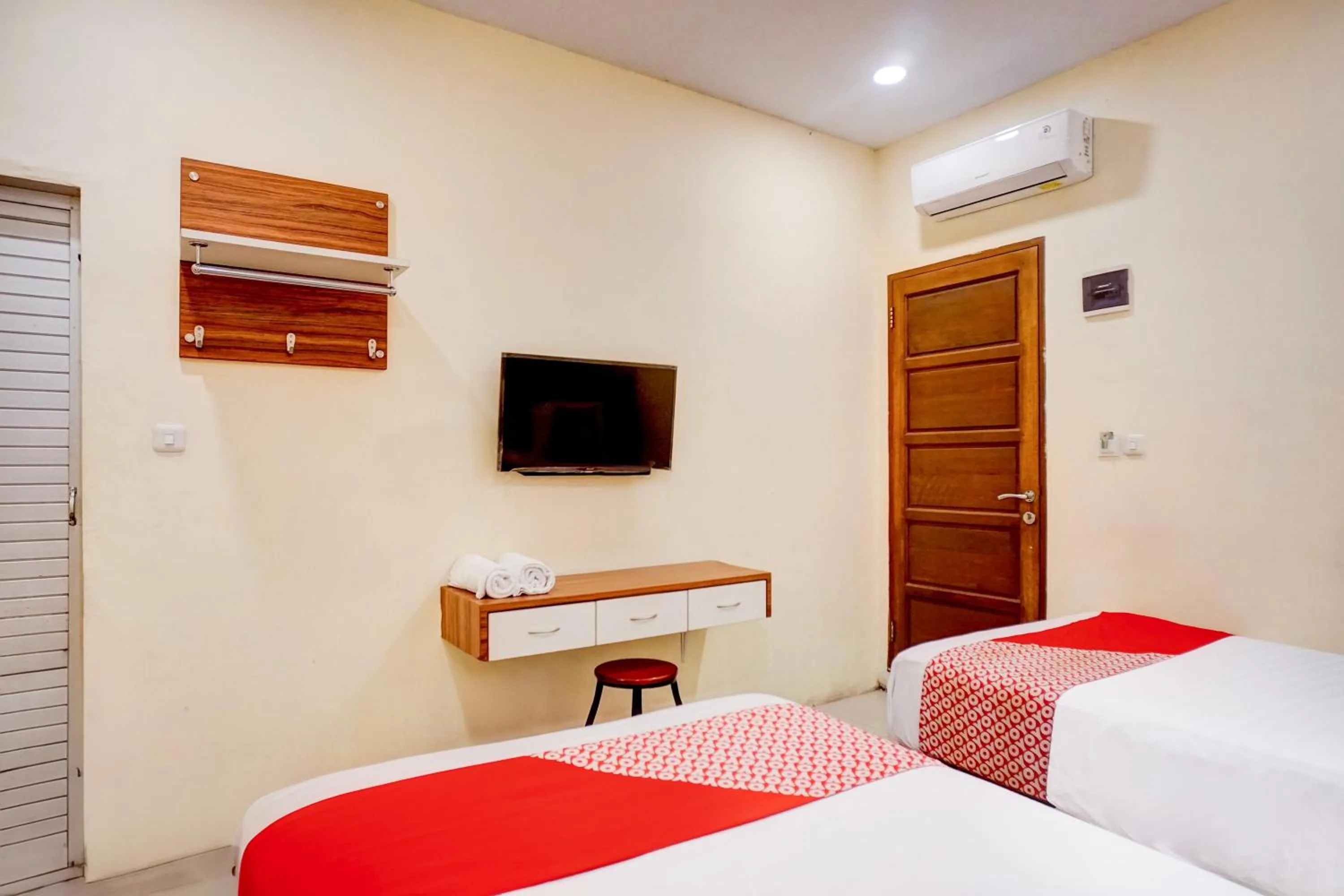 Bedroom, Bed in Hotel O Medan City Near Sun Plaza Formerly Residence Anugrah