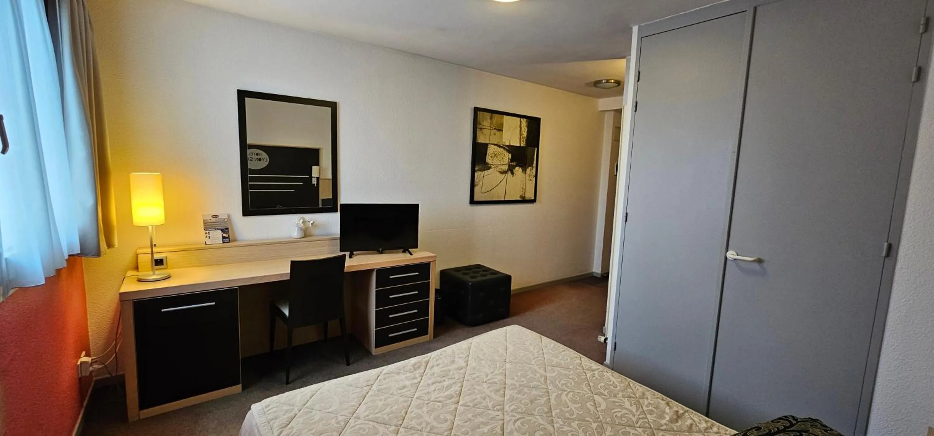 TV and multimedia, Bed in Hotel Lyon Sud, Pierre Benite, St Genis Laval
