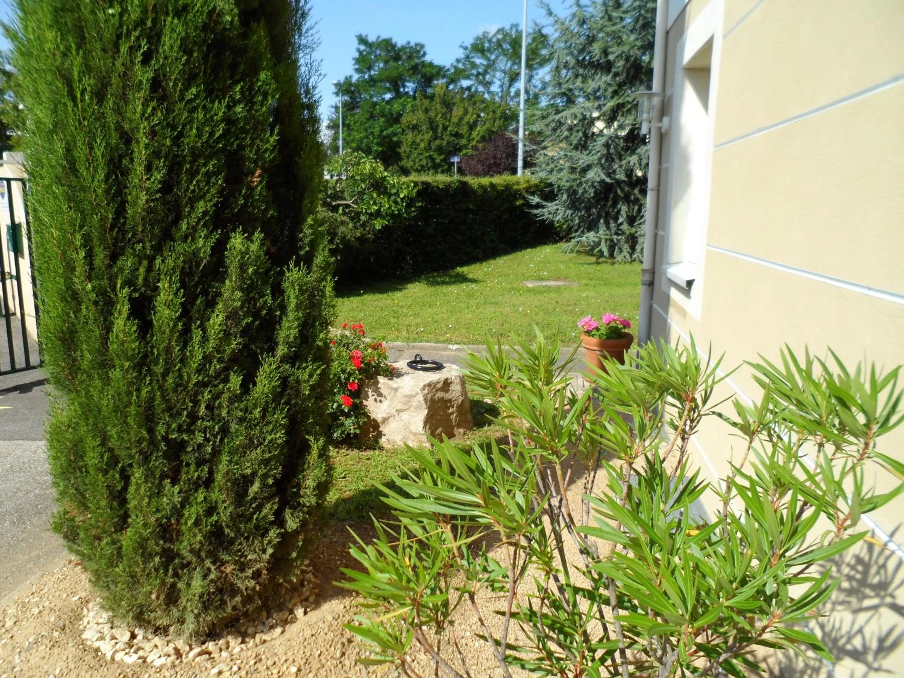 Garden in Hotel Lyon Sud, Pierre Benite, St Genis Laval