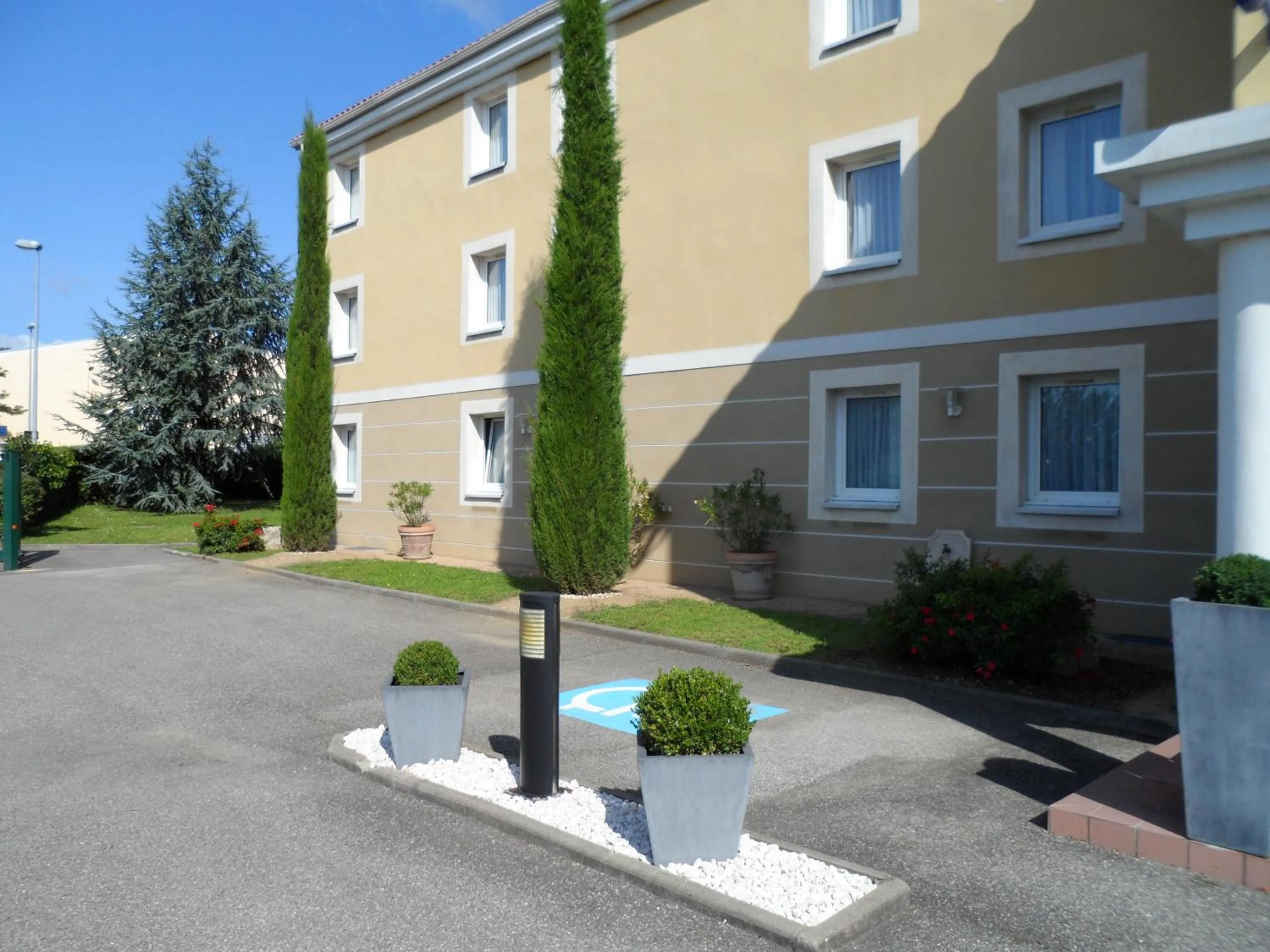 Day in Hotel Lyon Sud, Pierre Benite, St Genis Laval