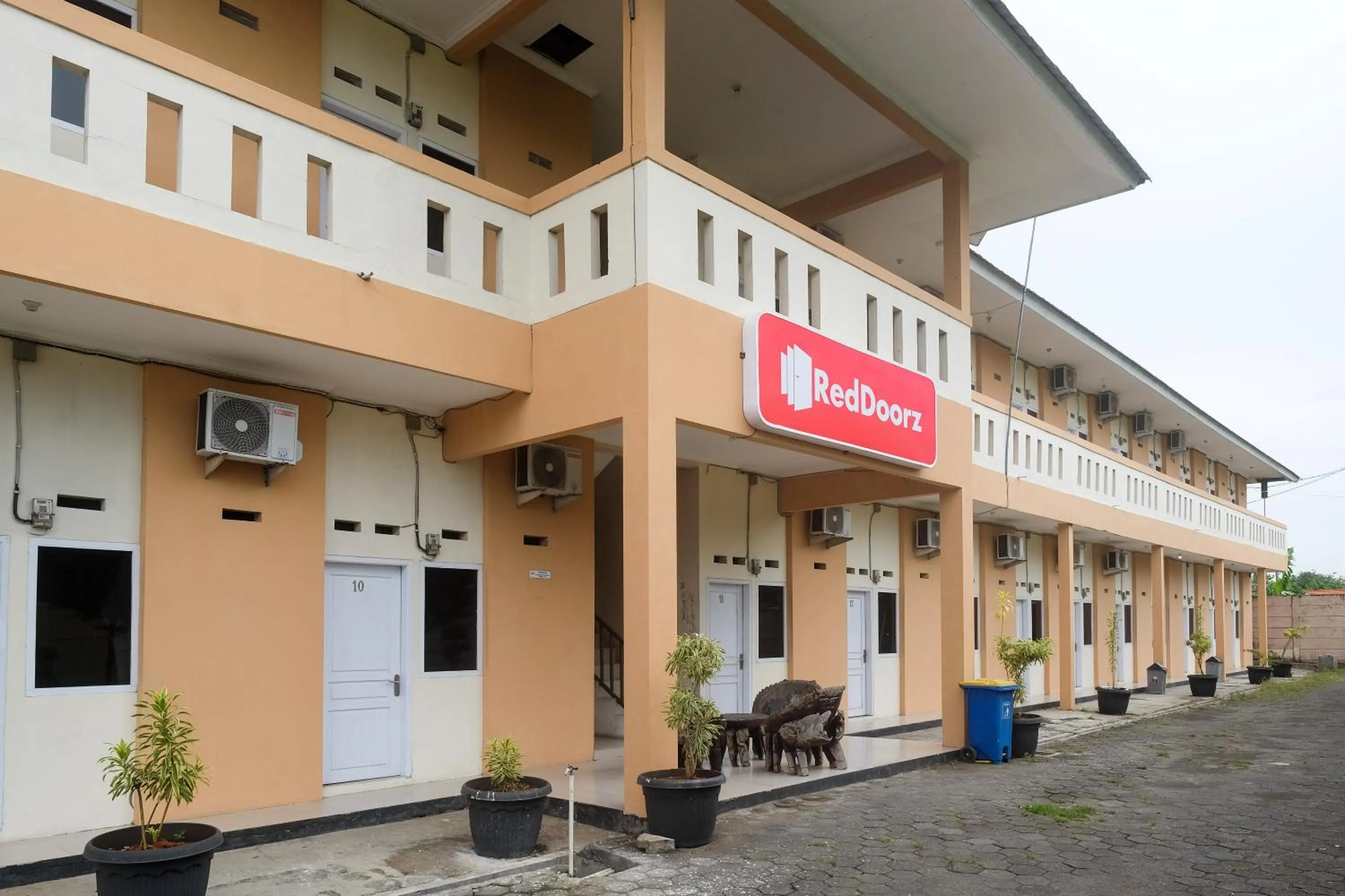 Property building in RedDoorz at Putri Syariah Brebes