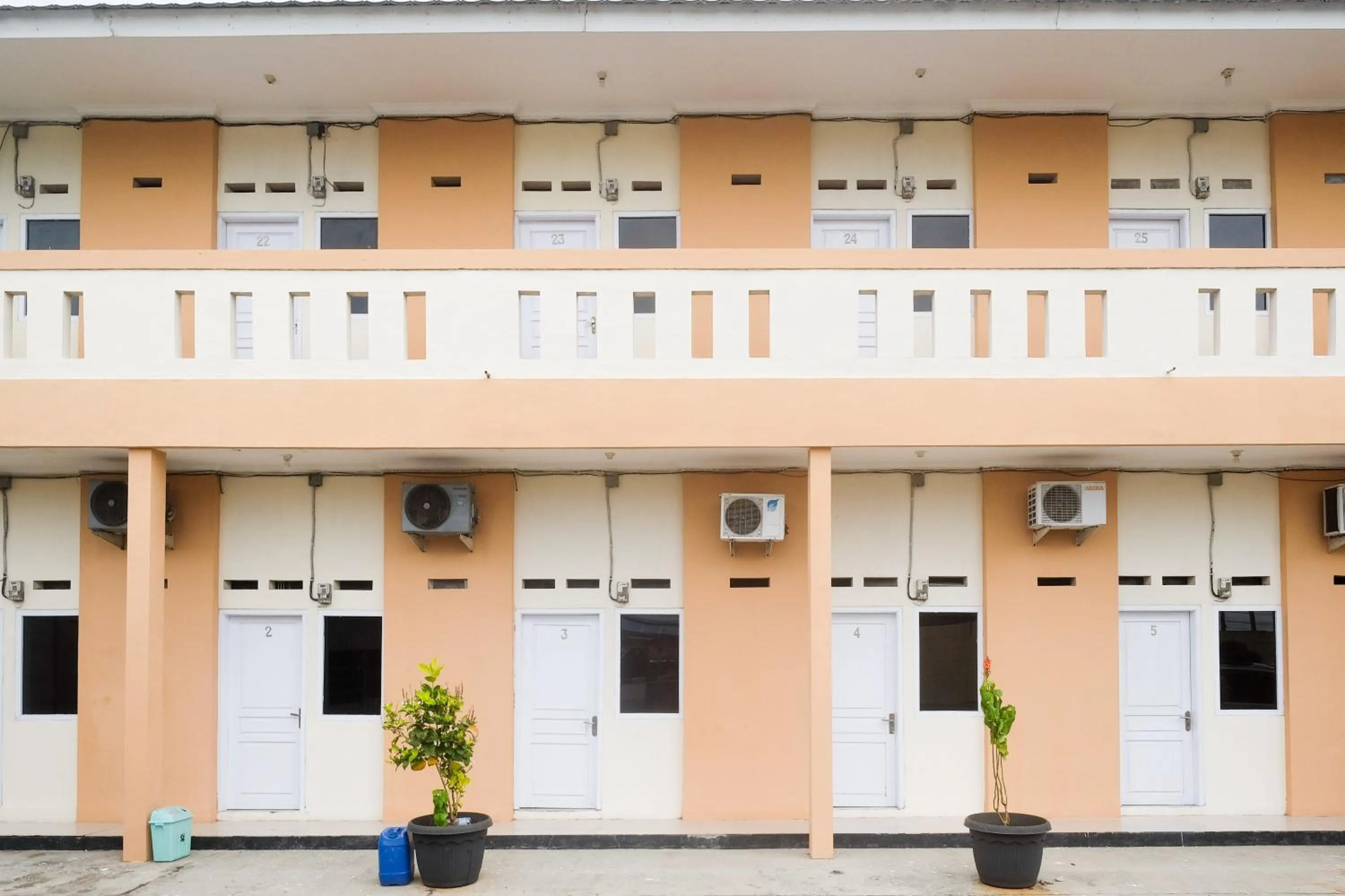 Property building in RedDoorz at Putri Syariah Brebes