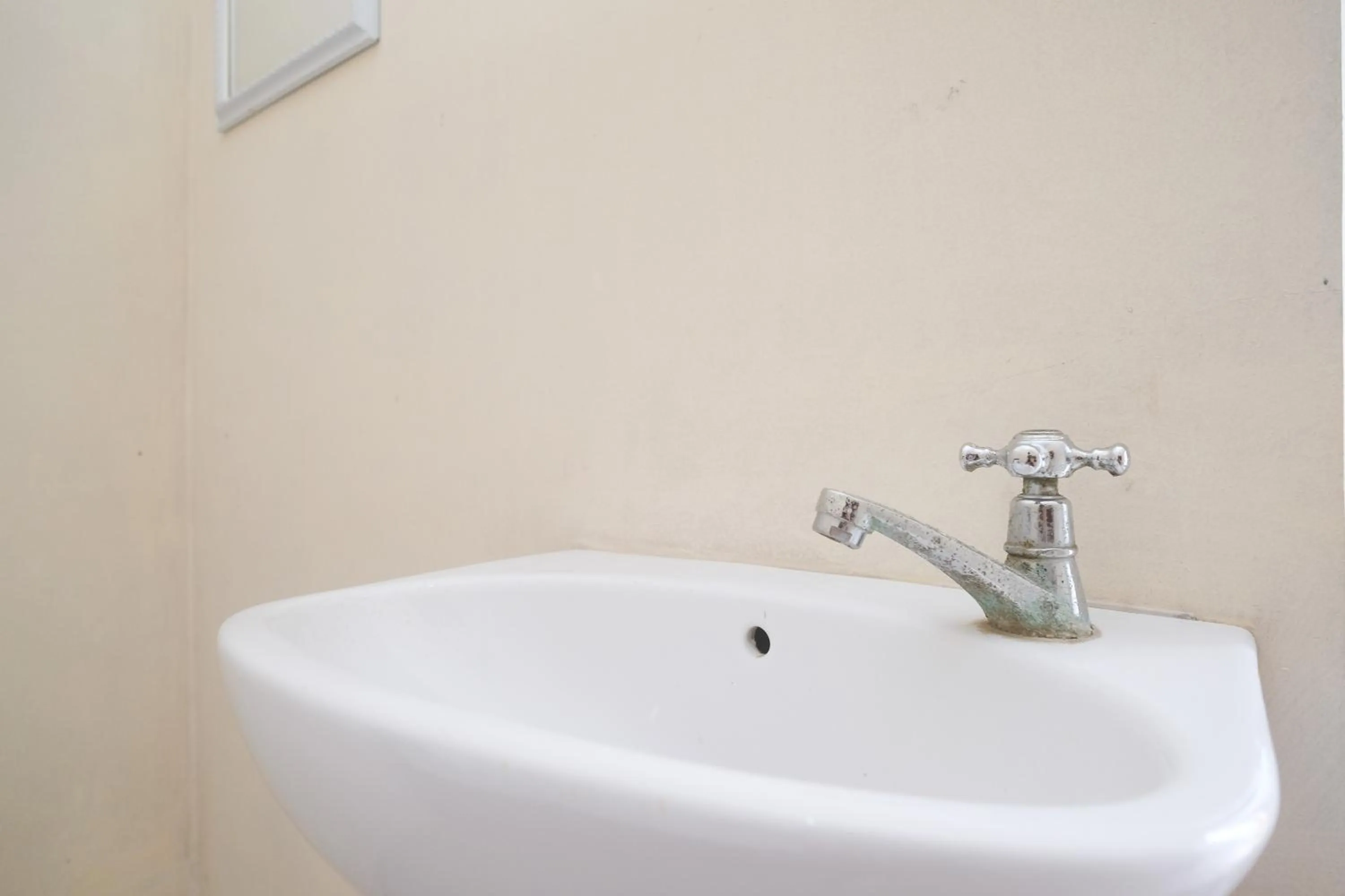 Bathroom in RedDoorz at Putri Syariah Brebes