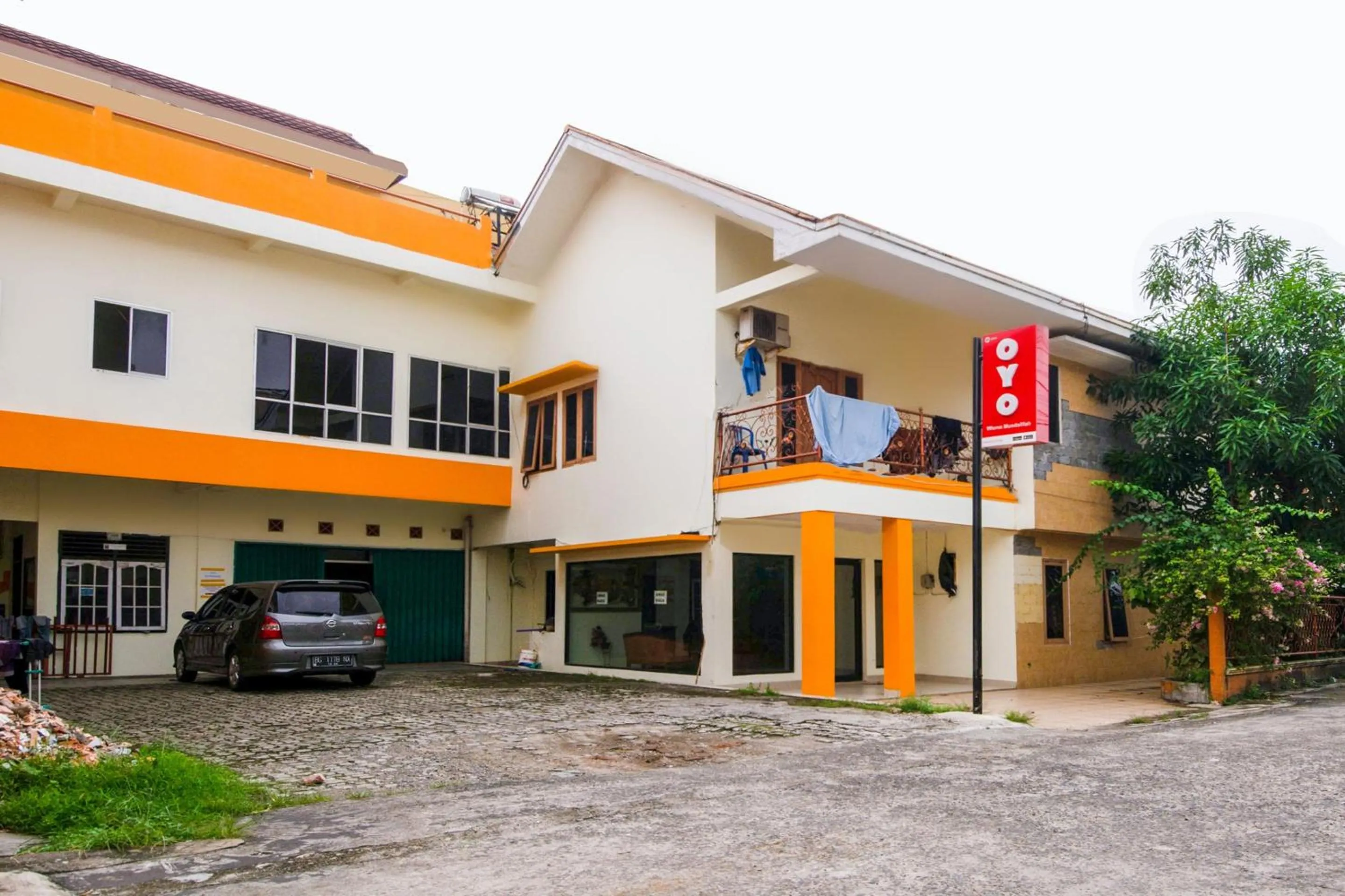 Facade/entrance in OYO 2025 Wisma Musdalifa