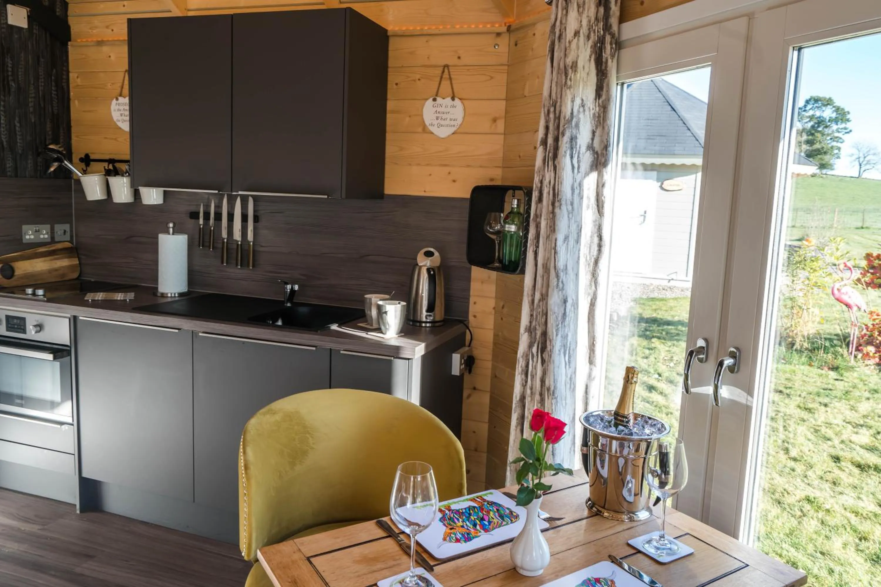 Kitchen or kitchenette in Dunroamin Lodges