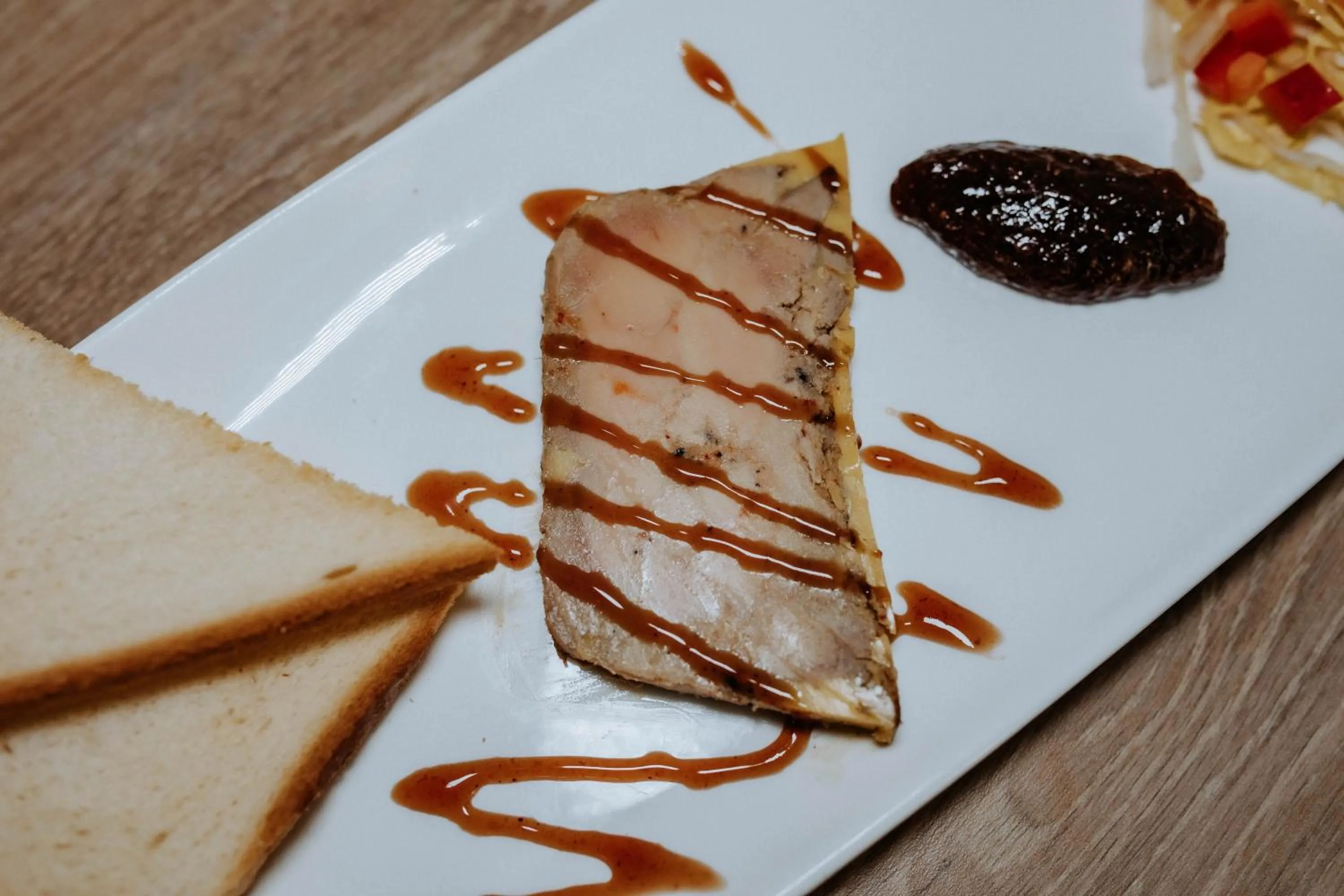 Restaurant/places to eat in Hôtel De France