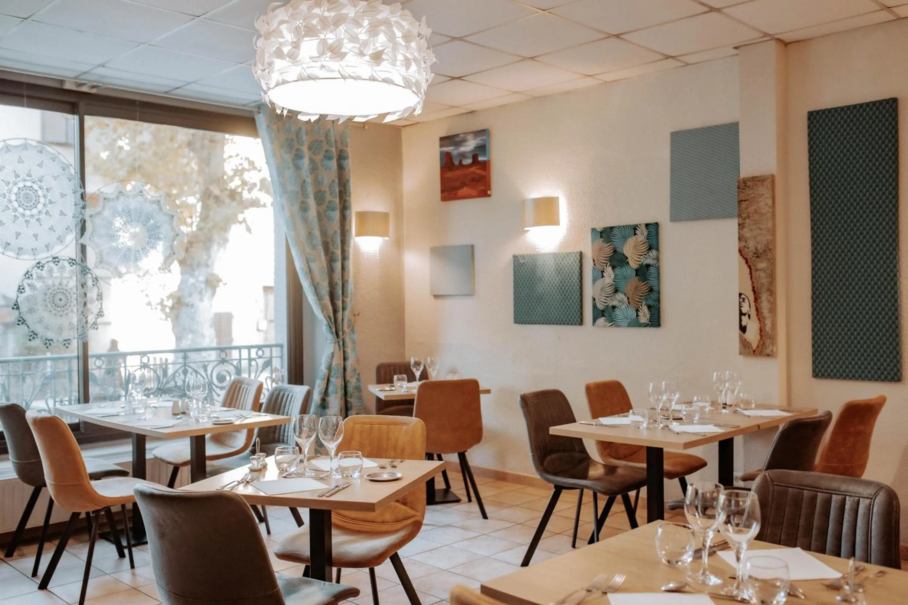Restaurant/places to eat in Hôtel De France