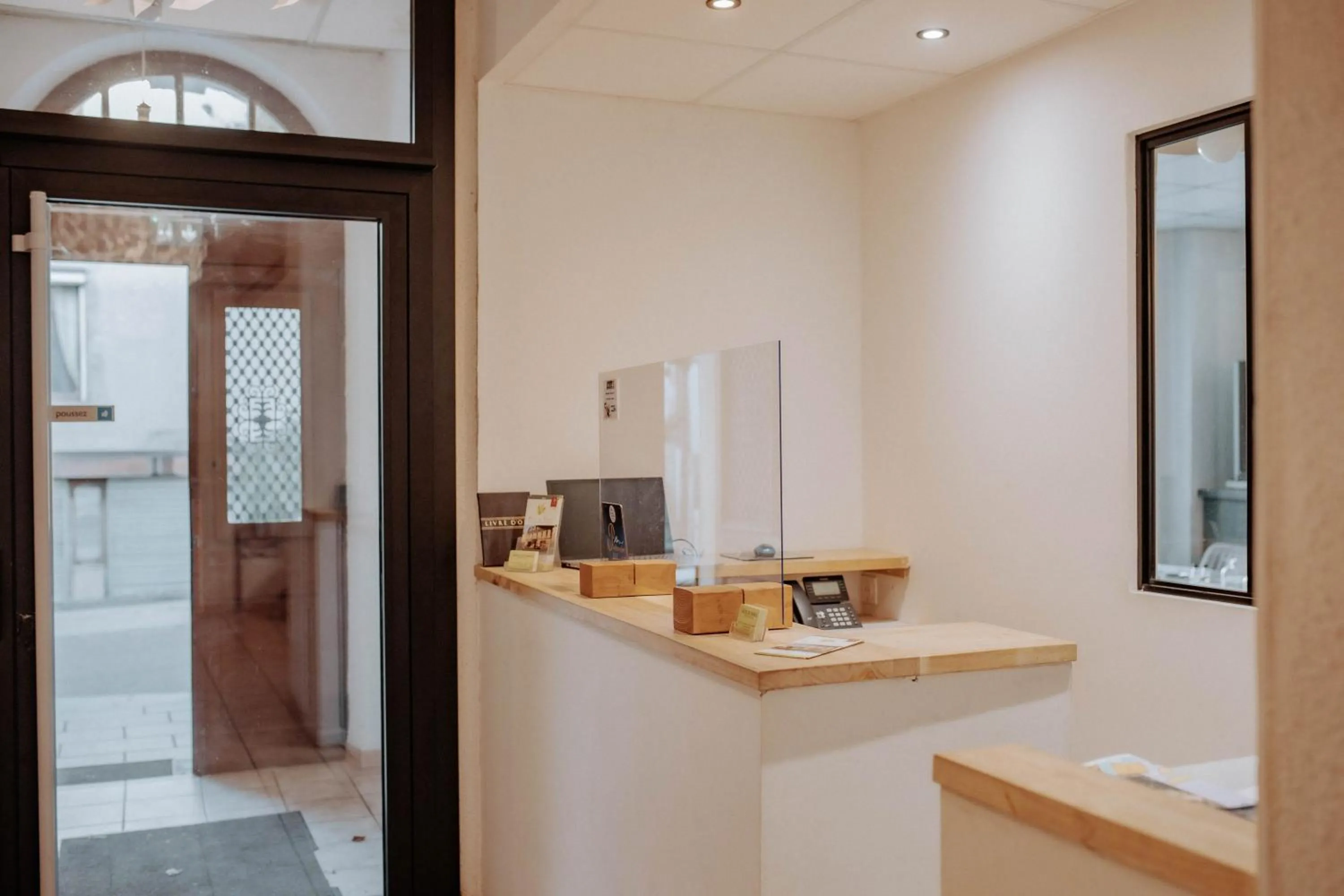 Lobby or reception in Hôtel De France