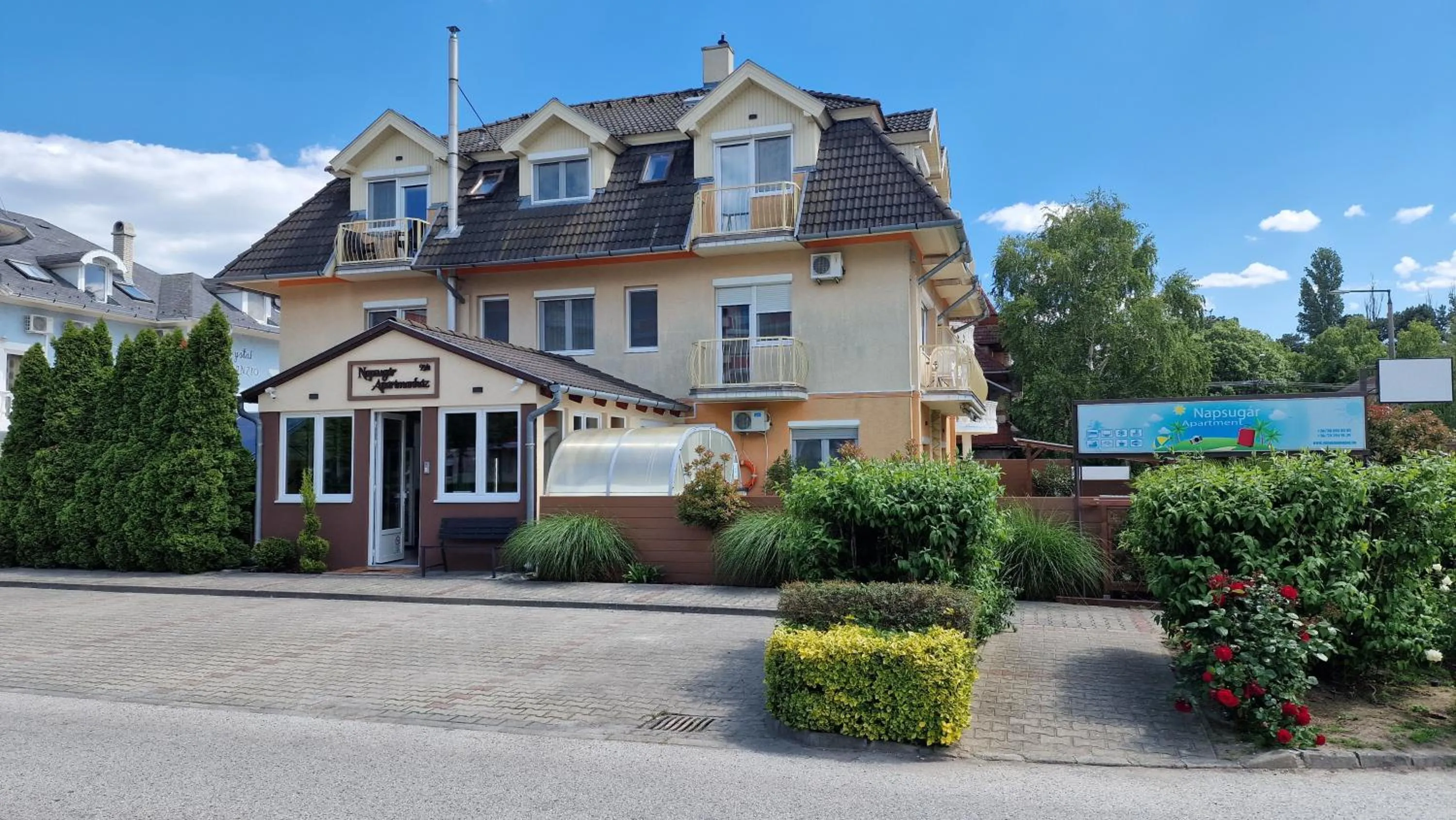 Napsugár Apartmanház