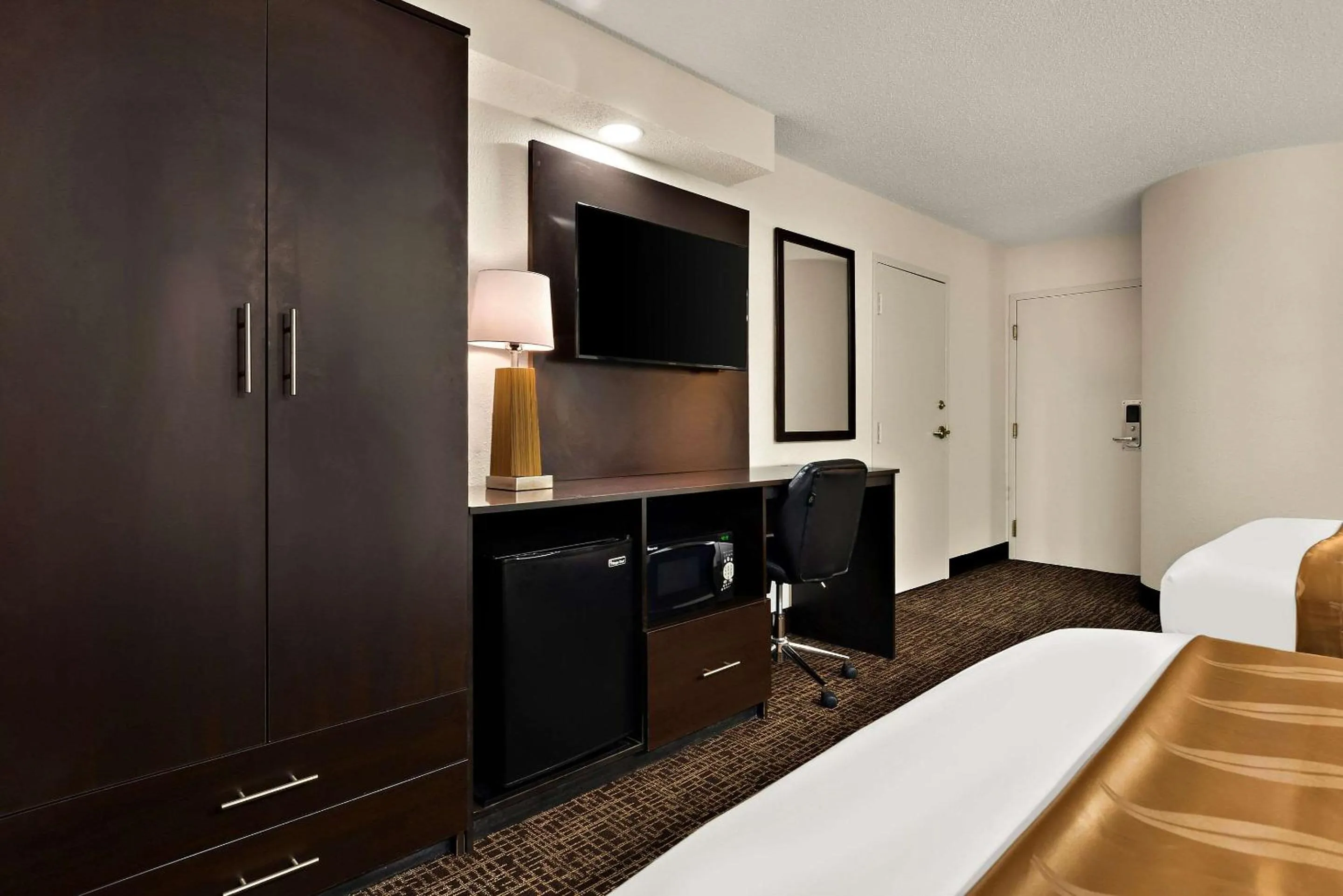 Bedroom in Quality Inn Memphis Northeast near I-40